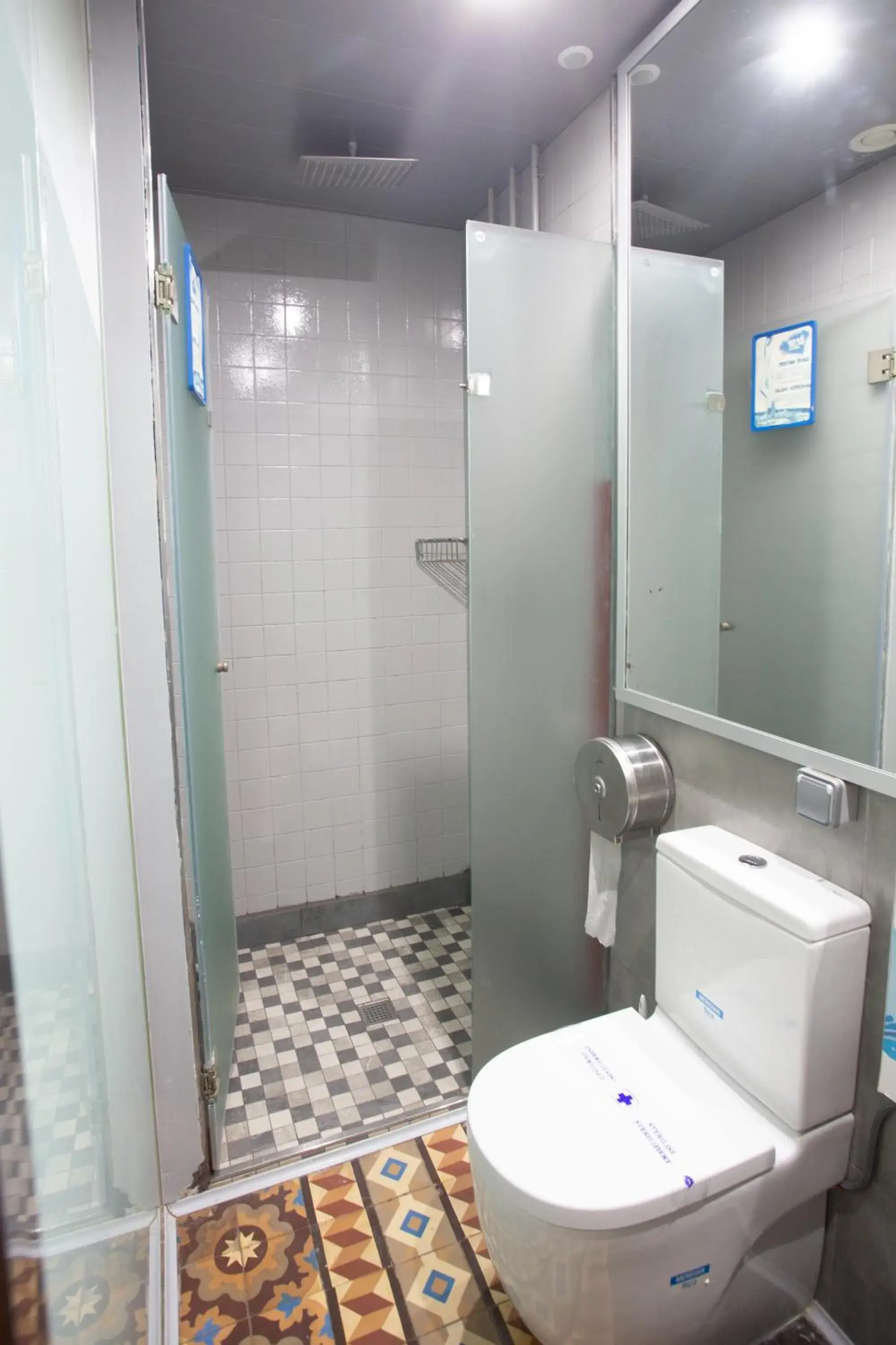 Shower, Bathroom in Urbany Hostel BCN GO!