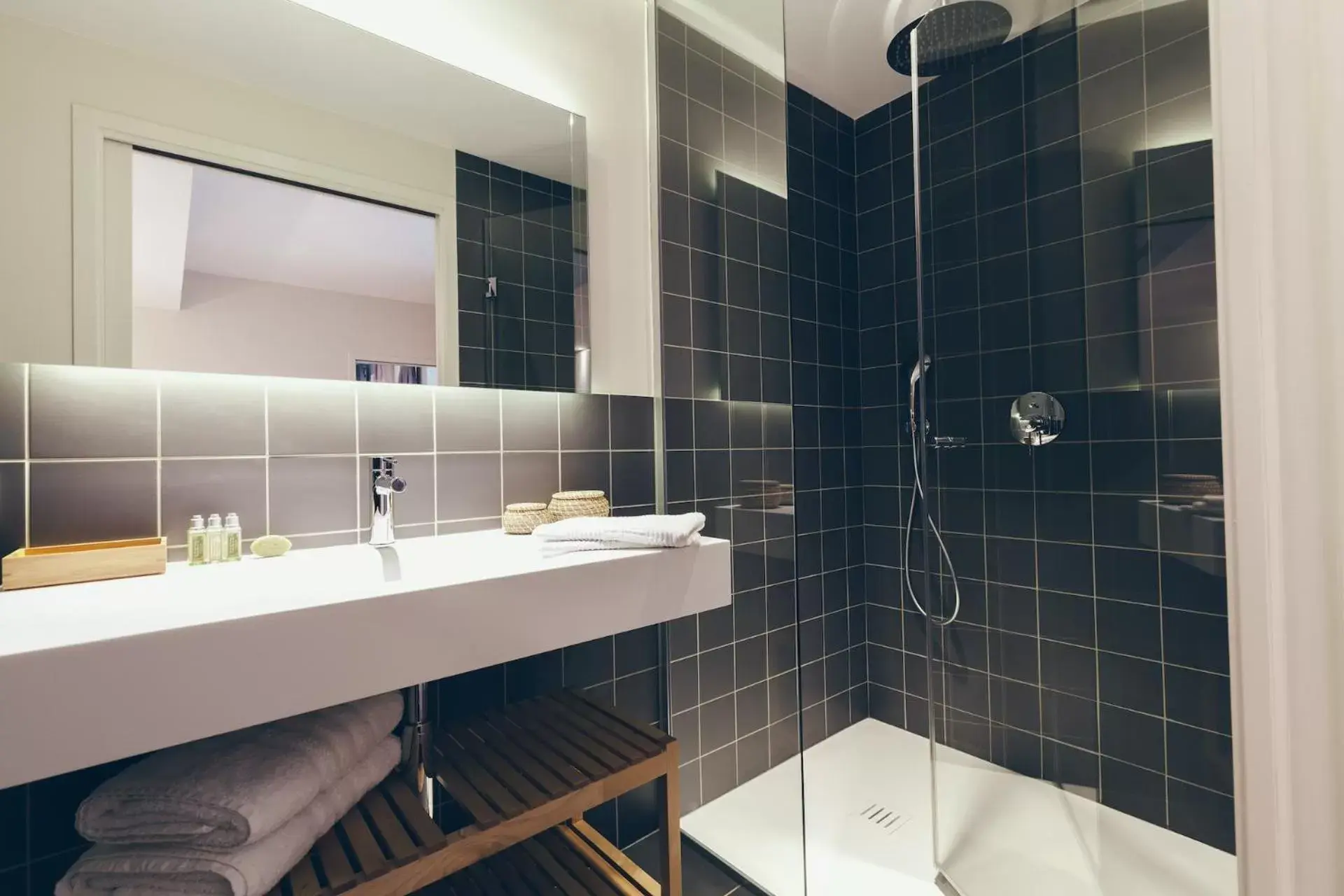 Bathroom in T3 luxe hyper centre