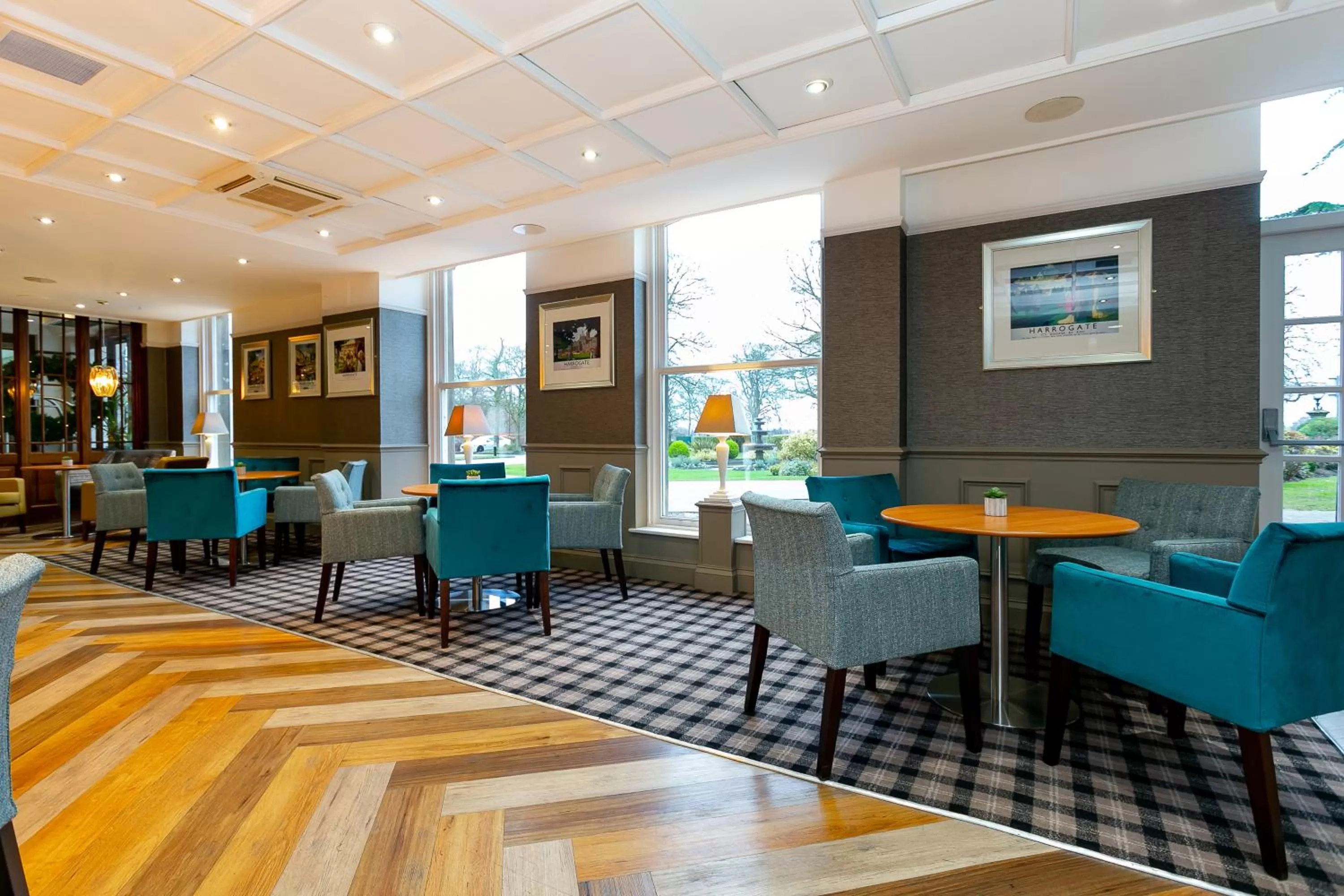 Lounge or bar in Cedar Court Hotel Harrogate