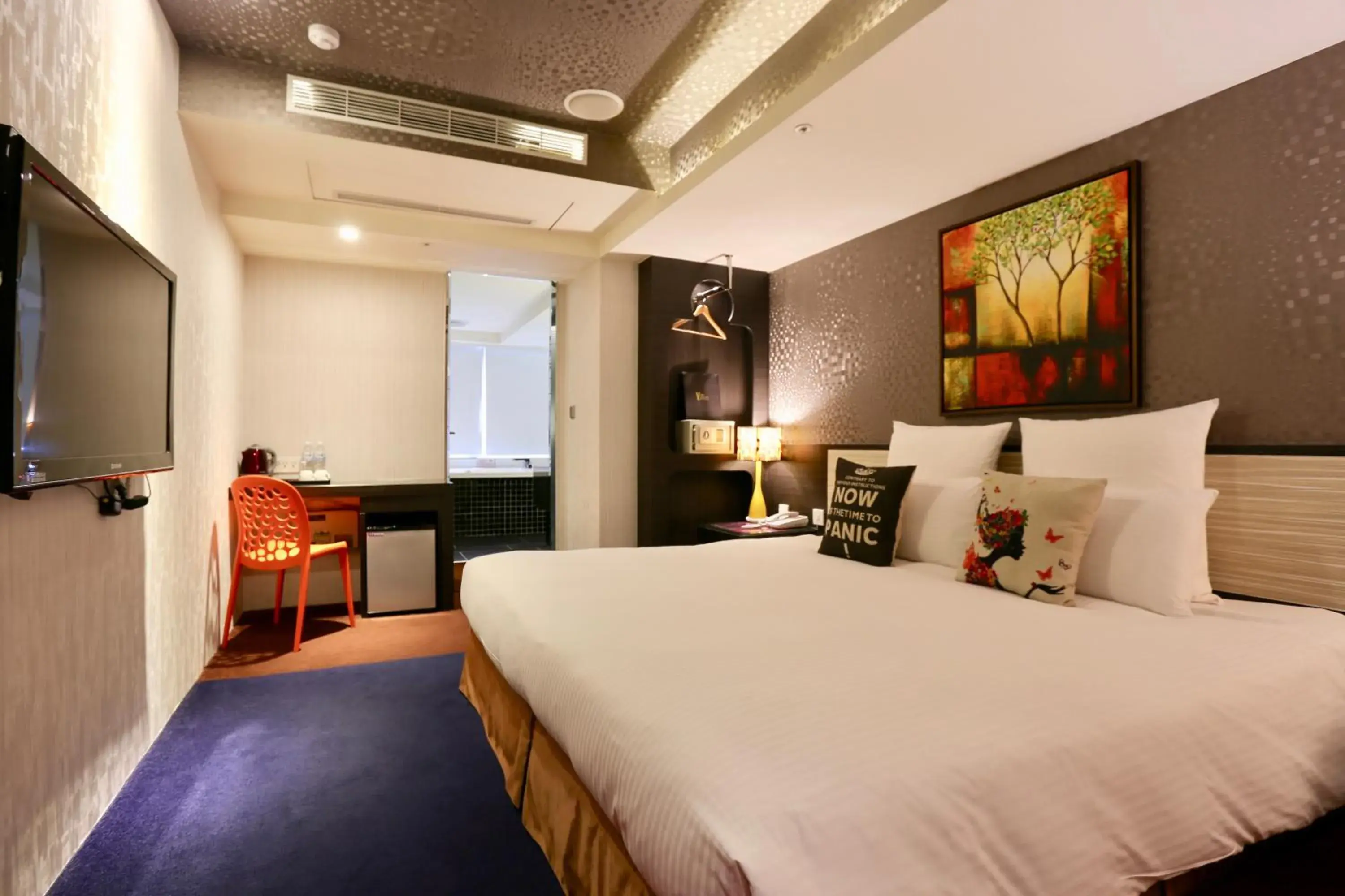 Bedroom, Bed in V One Hotel