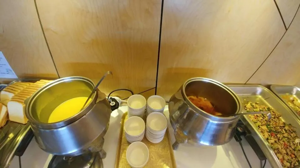 Restaurant/places to eat, Kitchen/Kitchenette in Hotel Charlot Castle