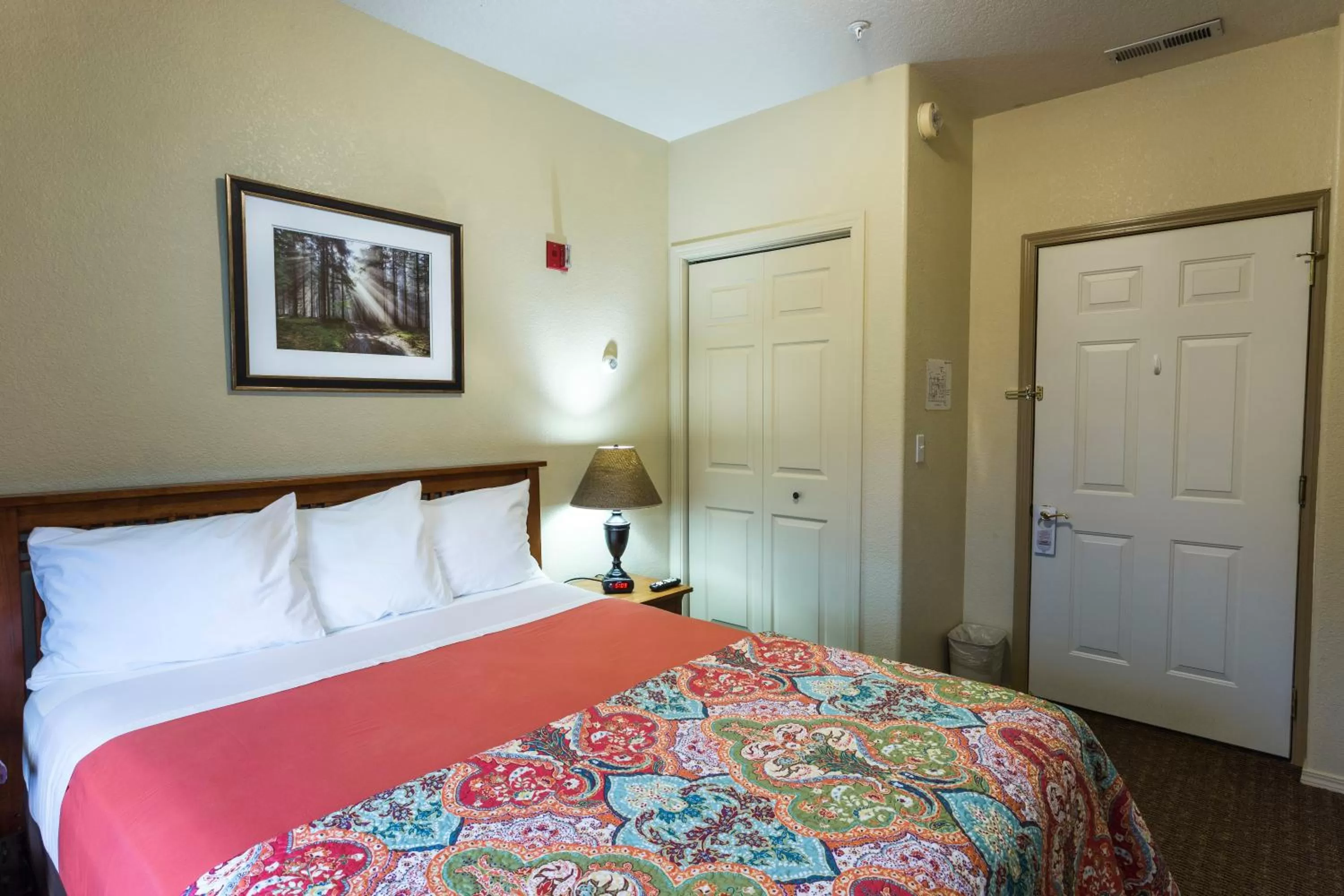 Bedroom in Hotel Cathlamet