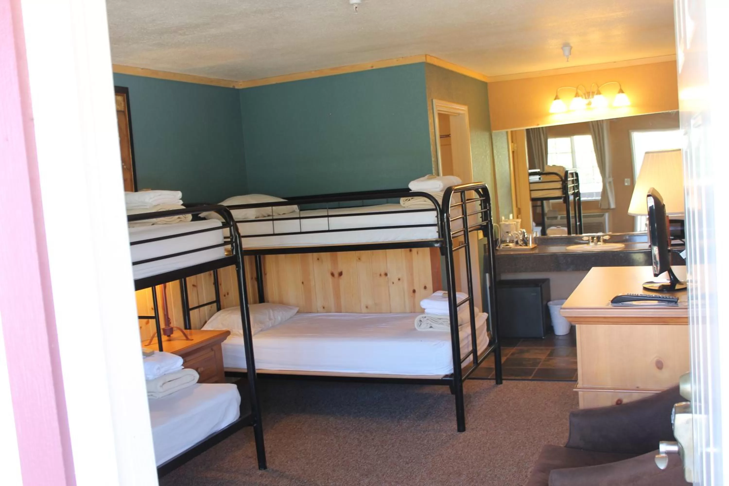 bunk bed, Bed in Whitney Portal Hotel And Hostel