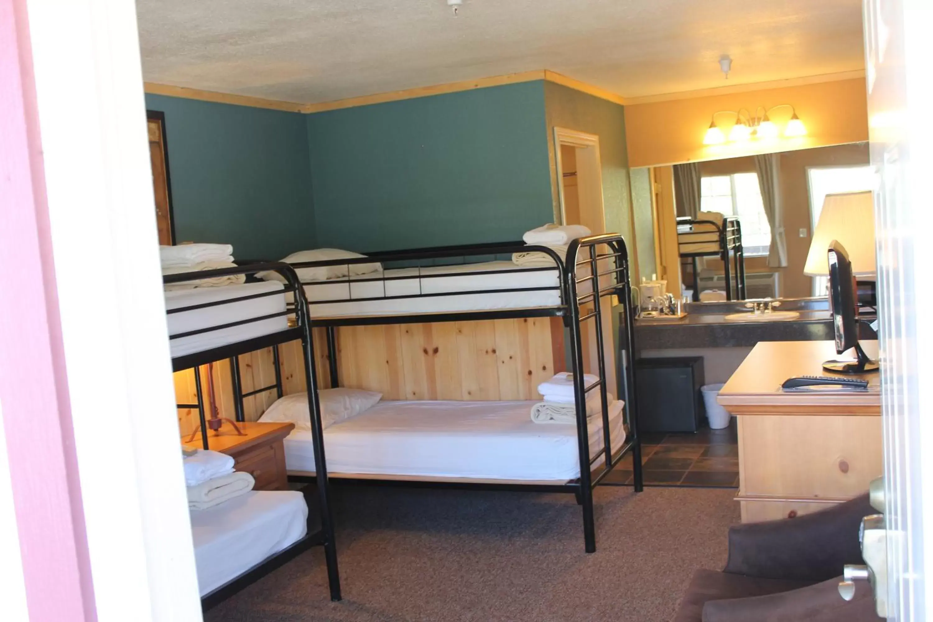 Bunk Bed in Whitney Portal Hotel And Hostel