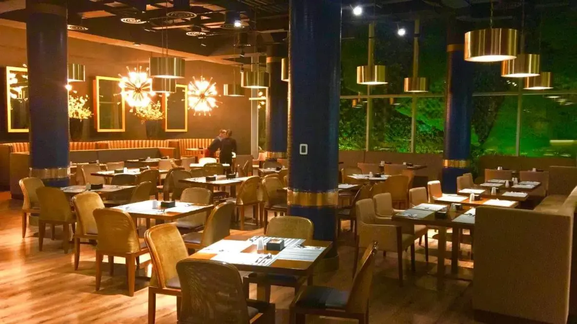 Restaurant/Places to Eat in Icon Hotel