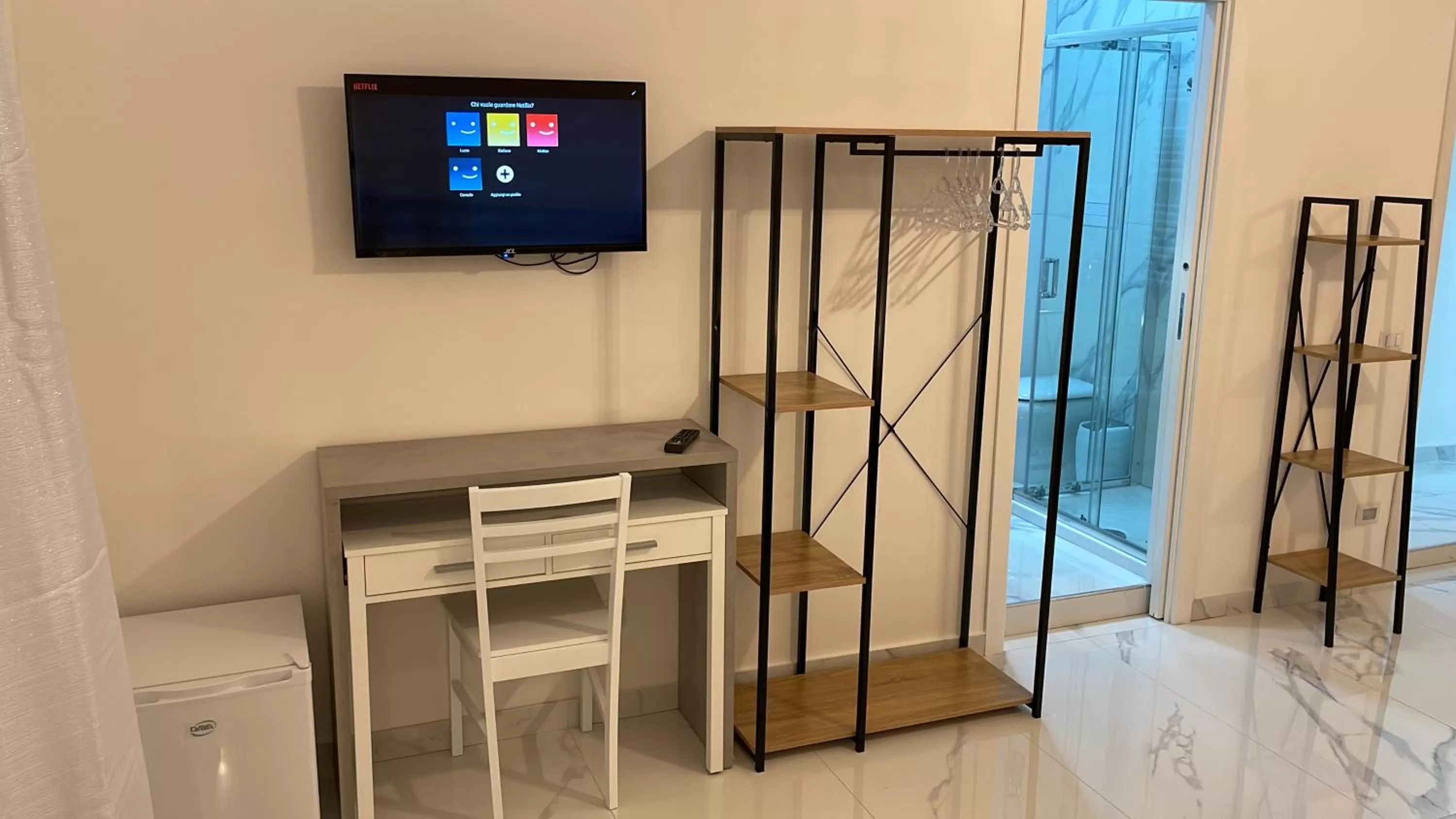 TV and multimedia, TV/Entertainment Center in Lumacors House