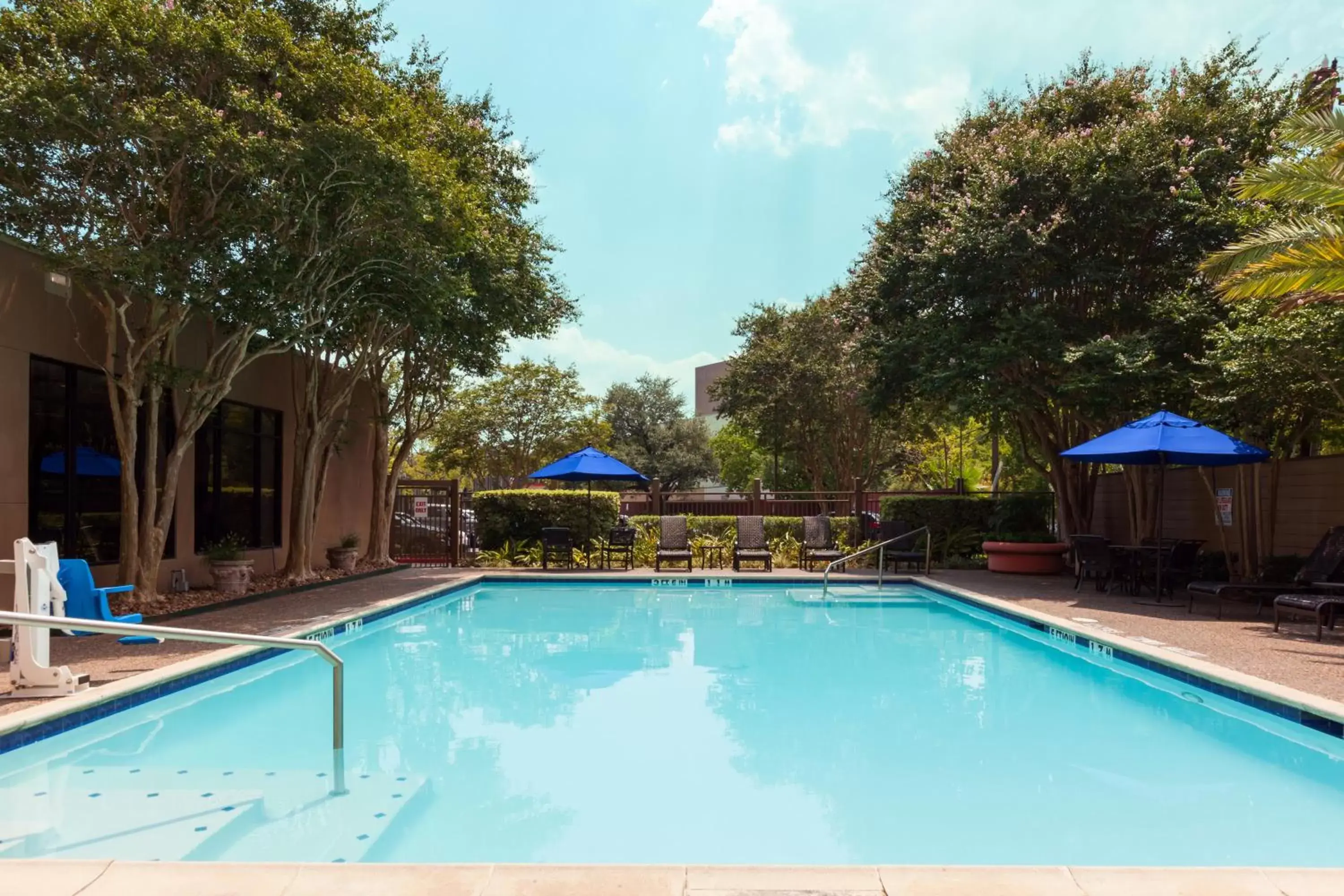 Swimming Pool in DoubleTree by Hilton Houston Medical Center Hotel & Suites