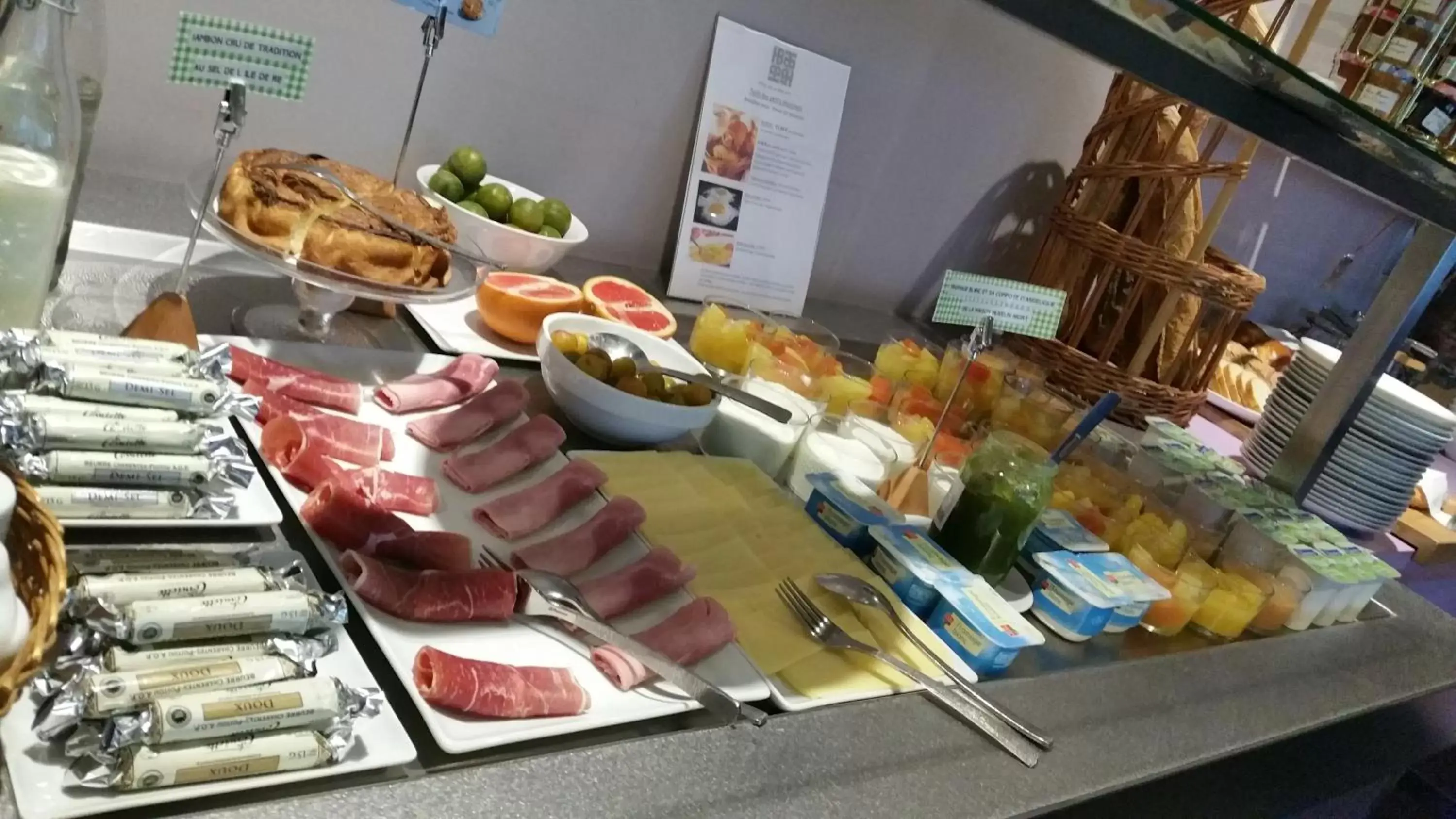 Buffet breakfast in Best Western Hotel de la Breche