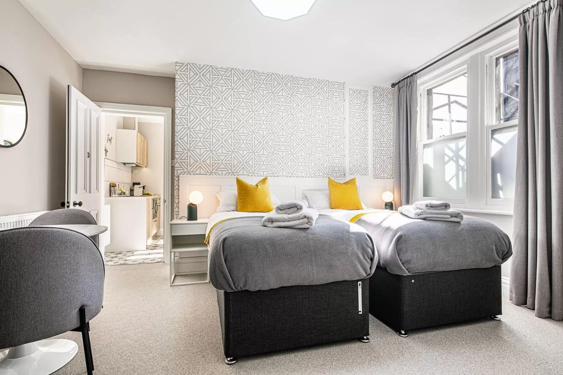 Kitchen or kitchenette, Bed in The Belmont - Harrogate Stays