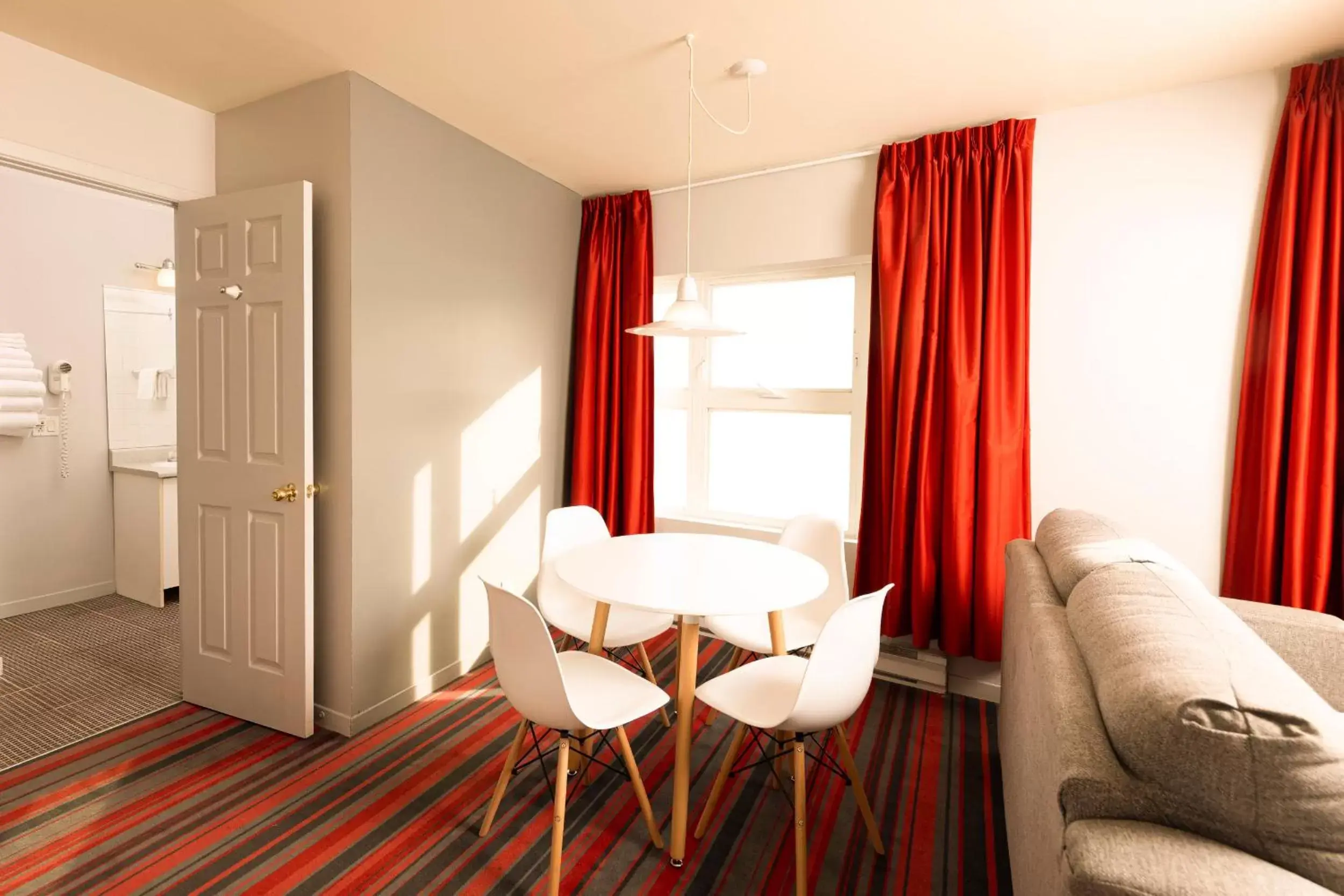 Bedroom, Seating Area in Hotel du Nord