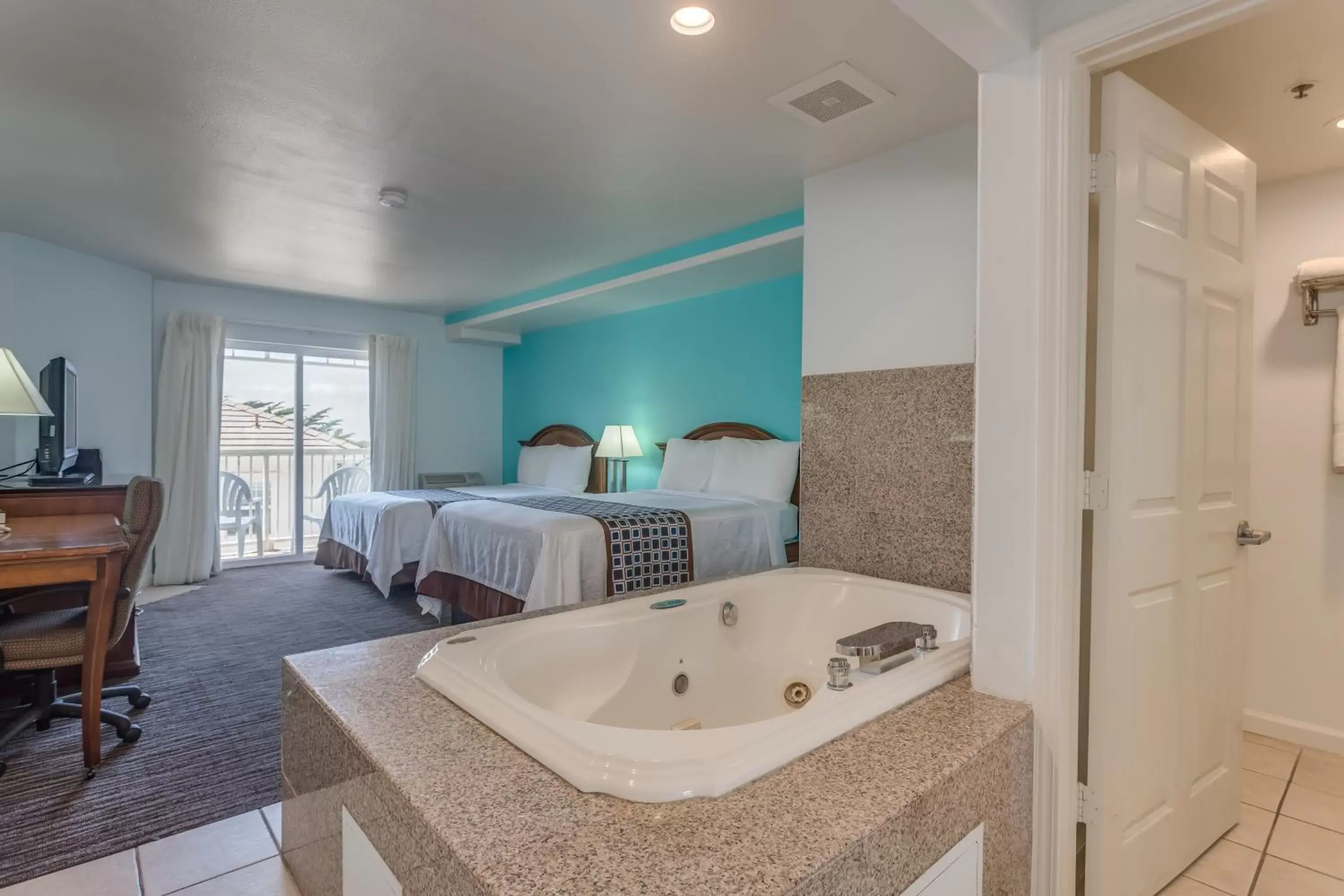 Balcony/Terrace, Bathroom in Pacifica Beach Hotel