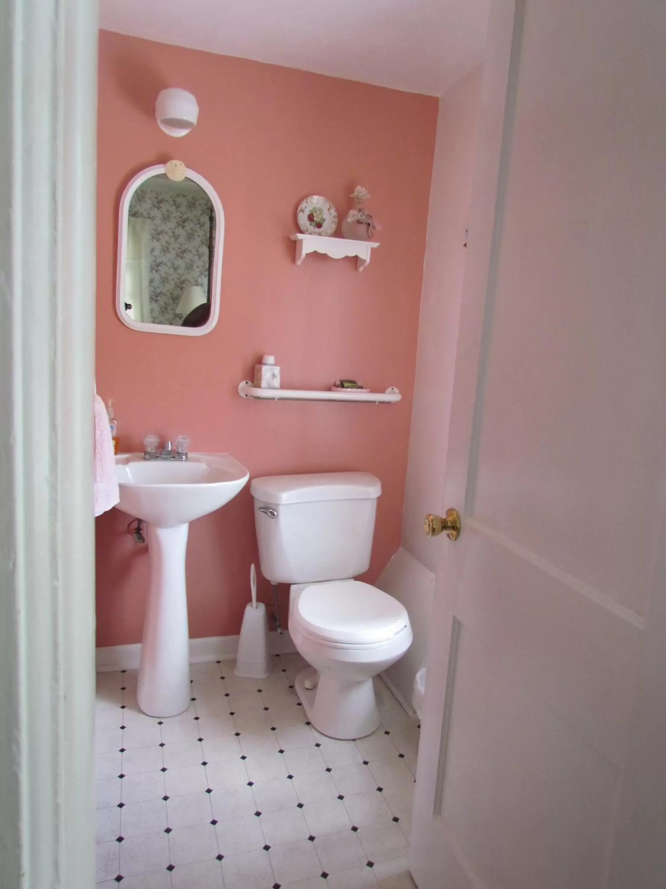 Bathroom in Atlantic House Bed & Breakfast