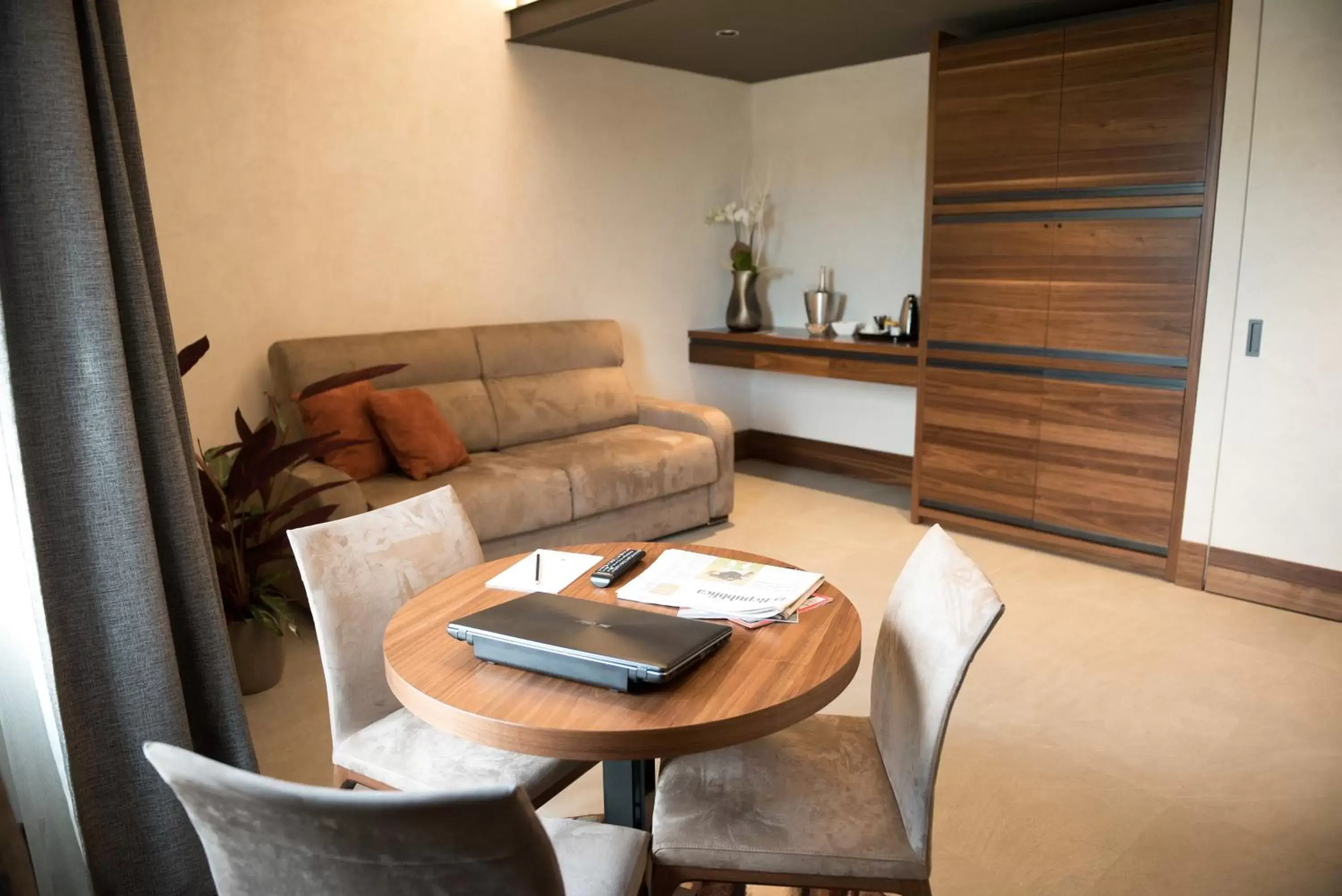 Living room, Seating Area in Gasometer Urban Suites