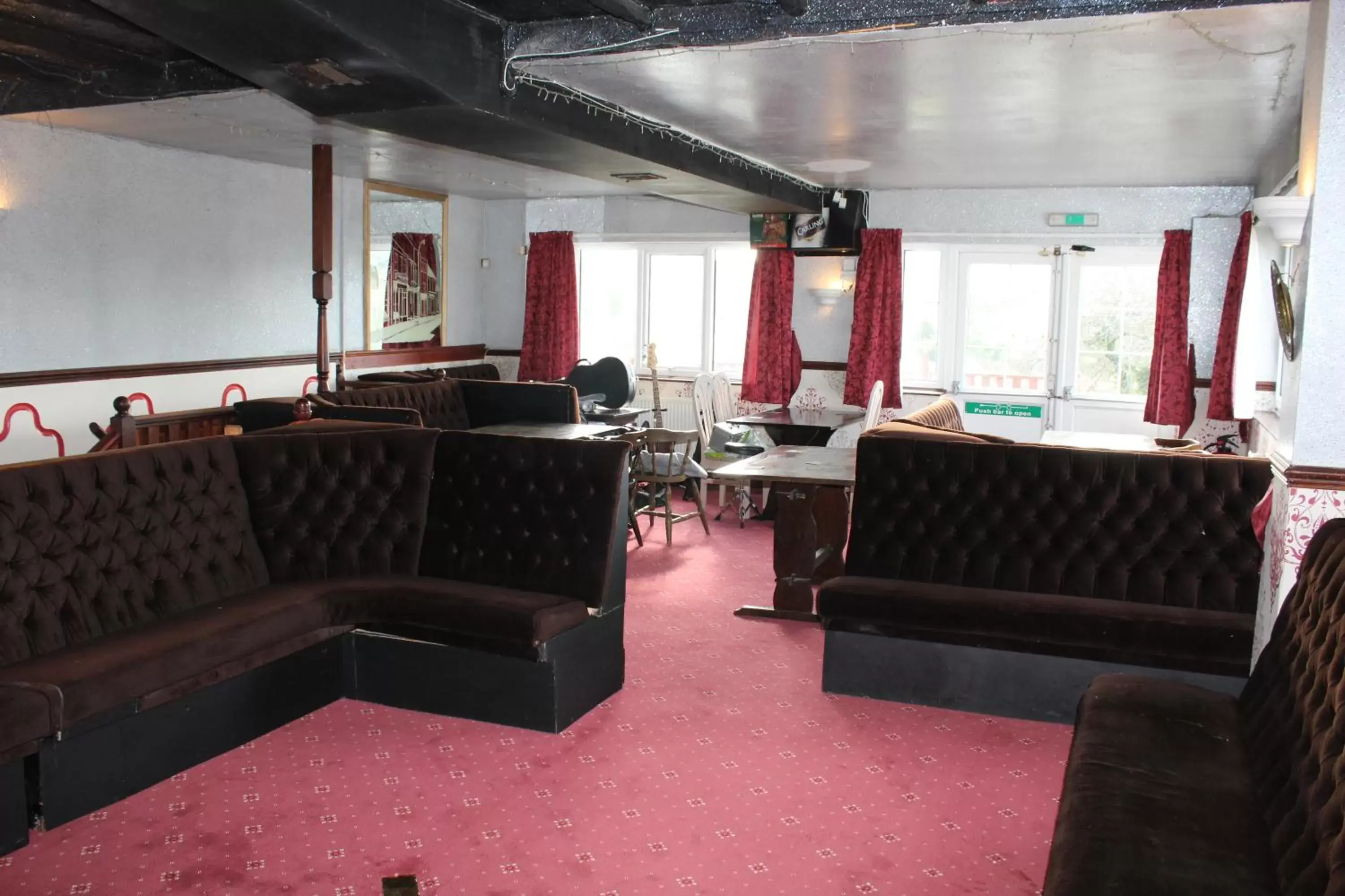 Nightclub / DJ, Restaurant/Places to Eat in Middlegate Hotel