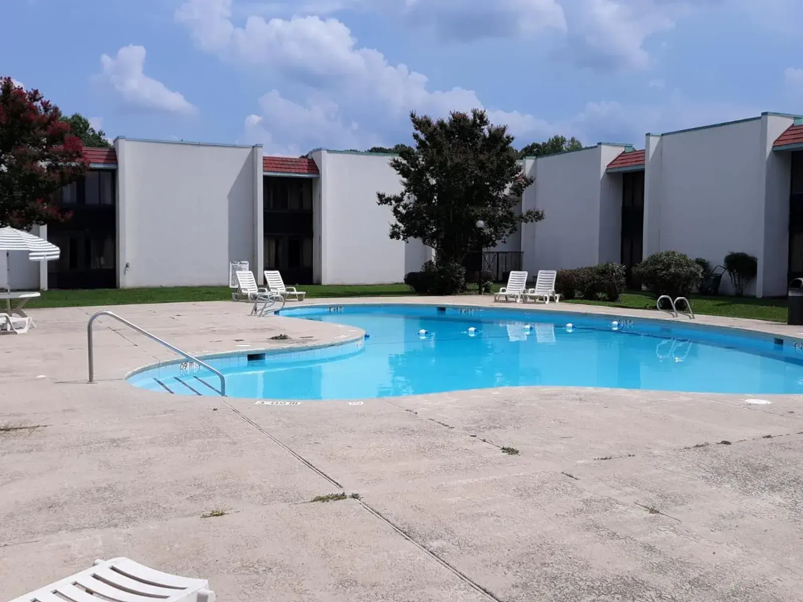 , Swimming Pool in OYO Hotel Burlington South