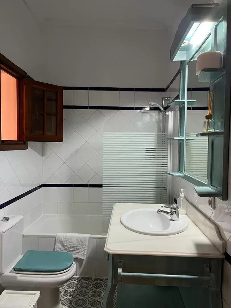 Bathroom in Stay Komodo Casa Maravilla