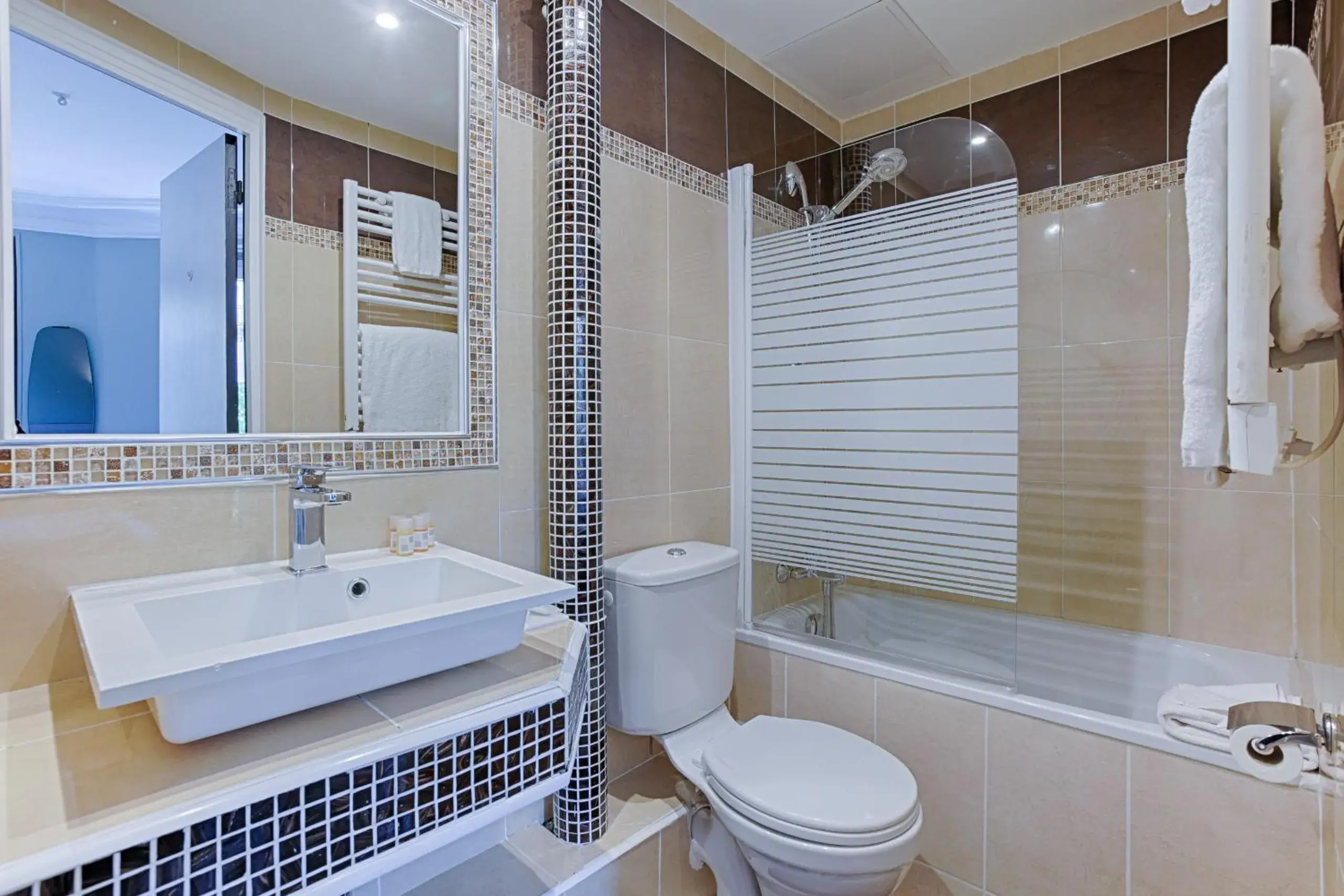 Toilet, Bathroom in Hotel Avama Prony