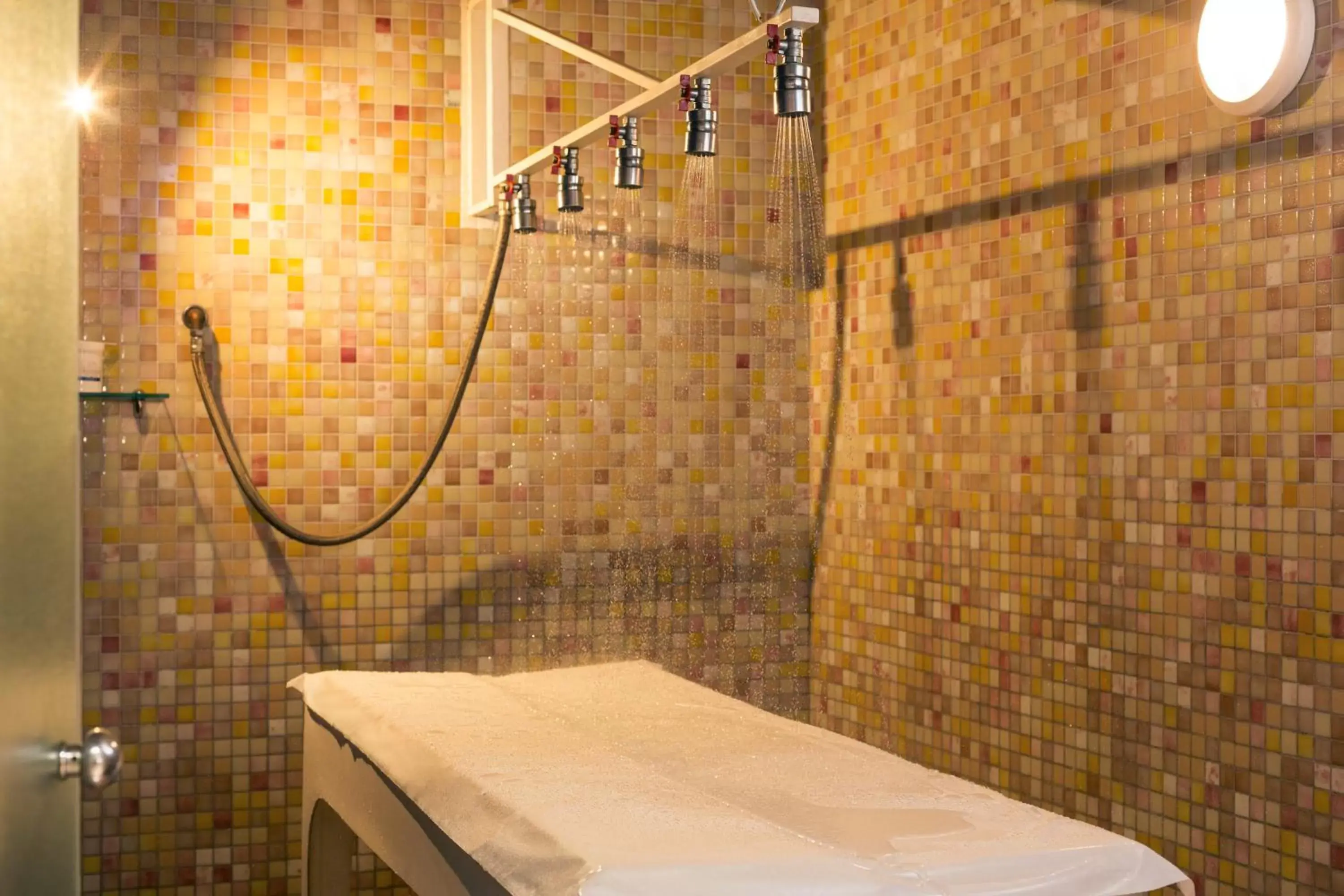 Spa and wellness centre/facilities, Bathroom in Hotel Mercure Jardines de Albia