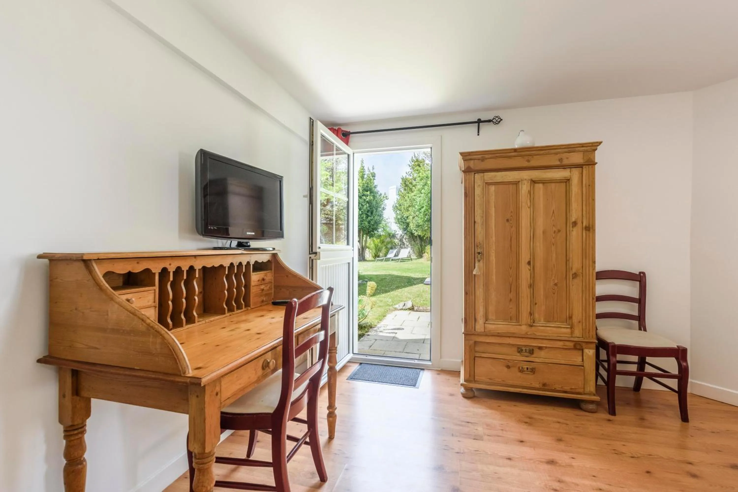 Patio in Hotel Le Clos Fleuri