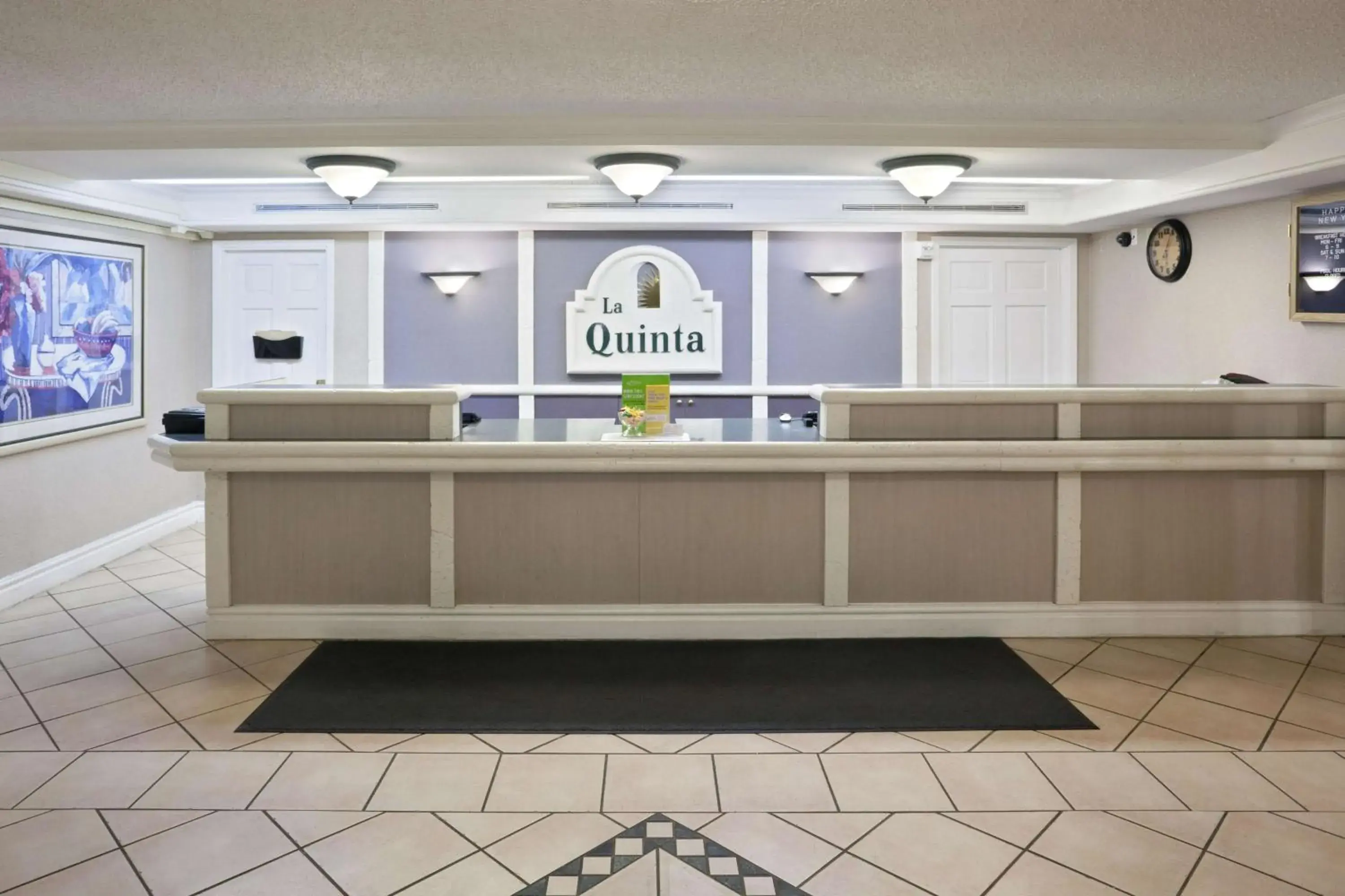 Lobby or reception in La Quinta Inn by Wyndham Omaha West Lobby or reception in La Quinta Inn by Wyndham Omaha West