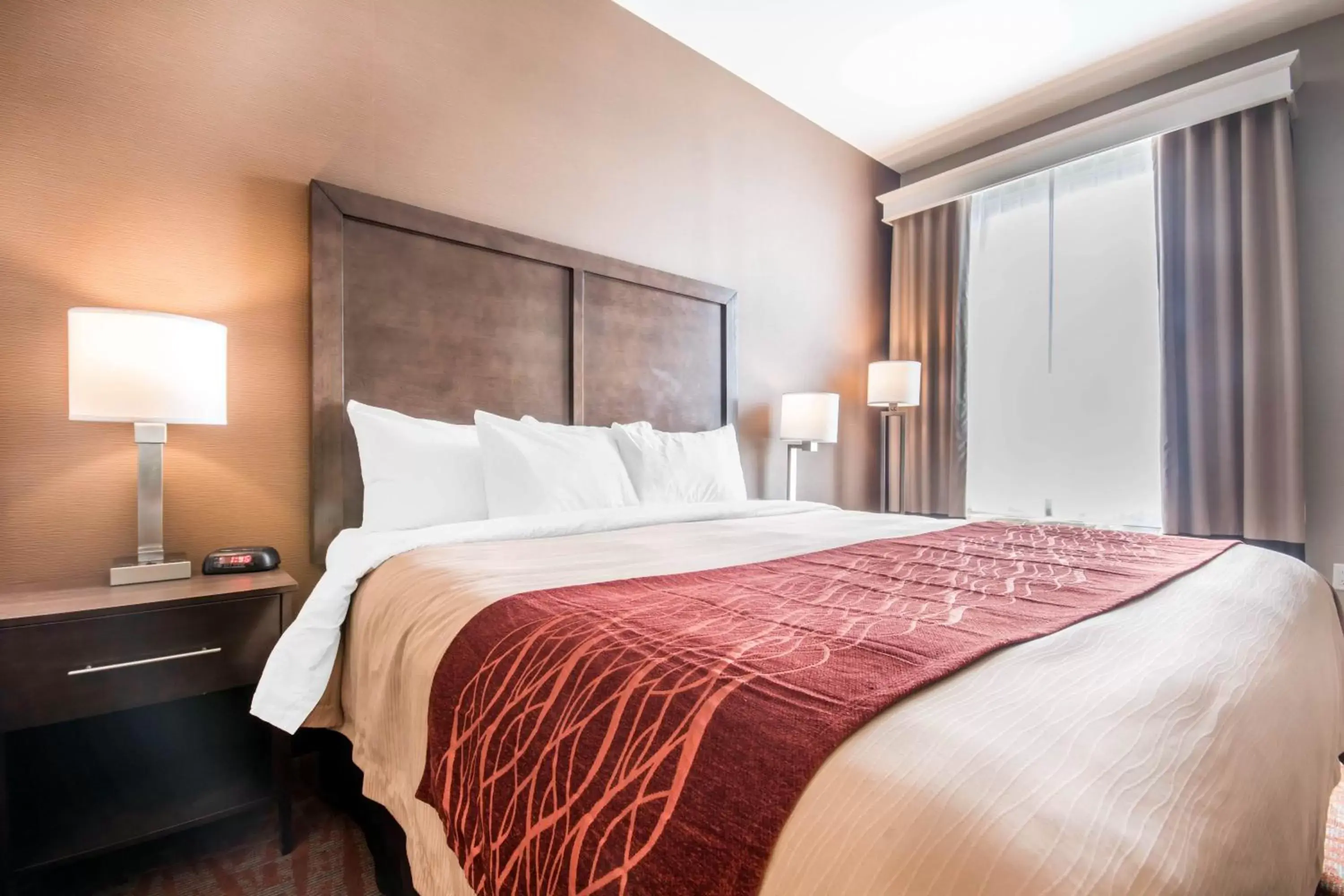Bedroom, Bed in Comfort Inn & Suites Merritt