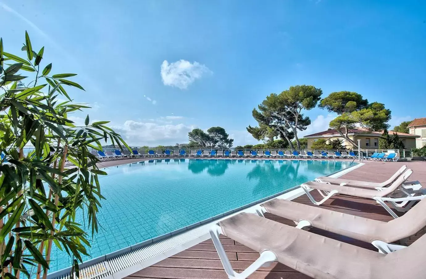 Swimming Pool in Hôtel Club la Font des Horts