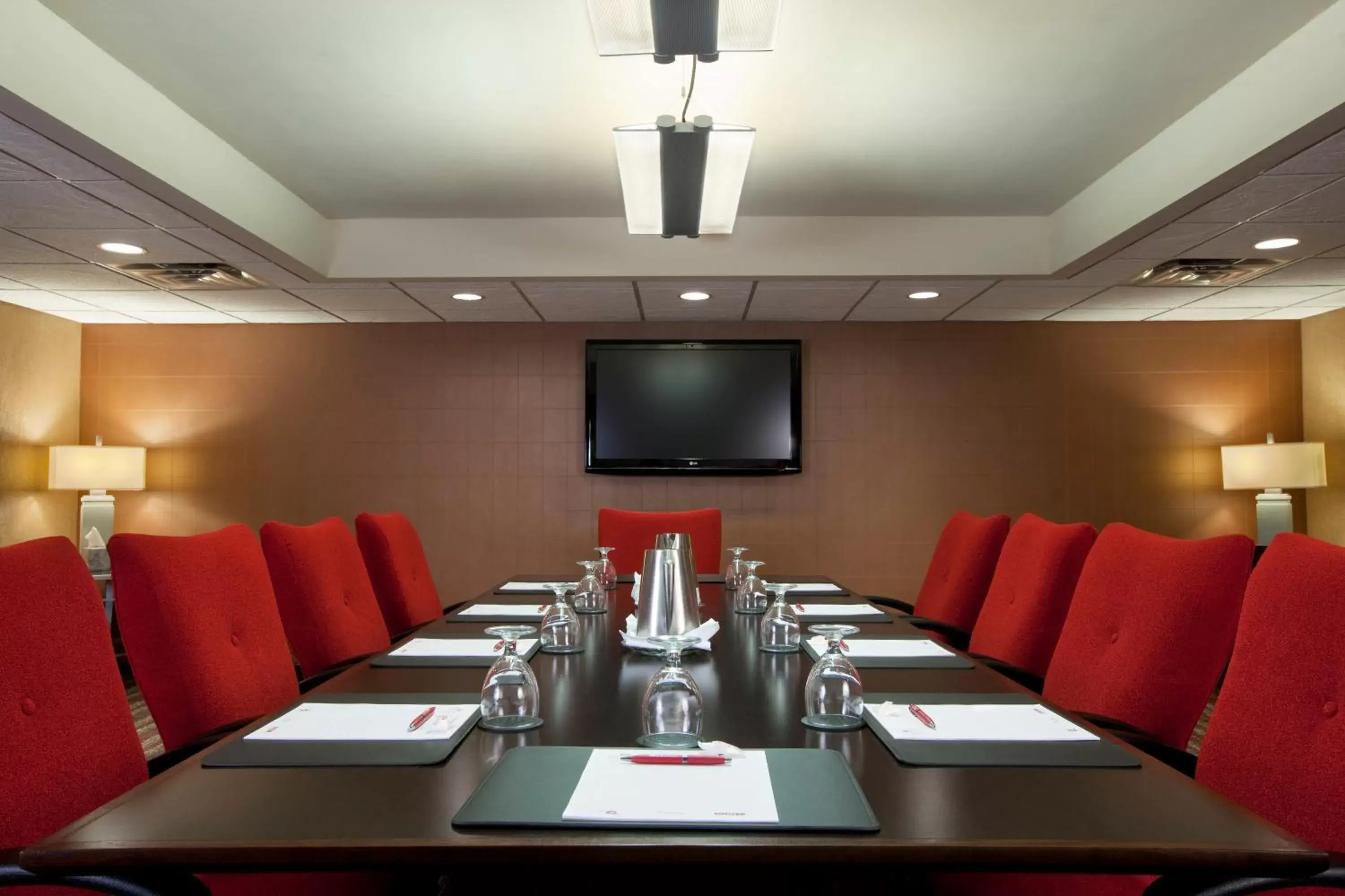 Meeting/conference room in Crowne Plaza Indianapolis-Airport, an IHG Hotel