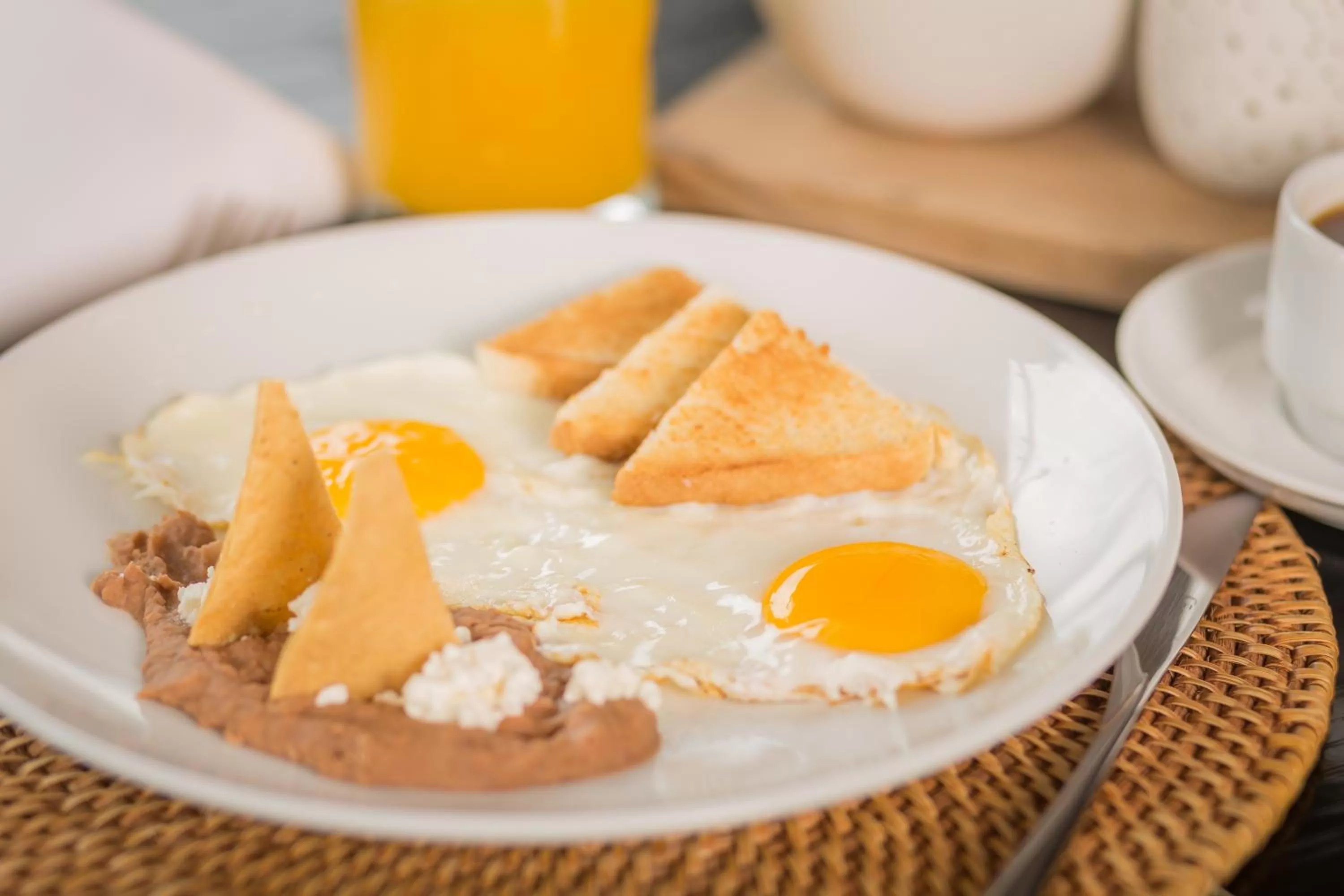 Food and drinks in Suites Contempo