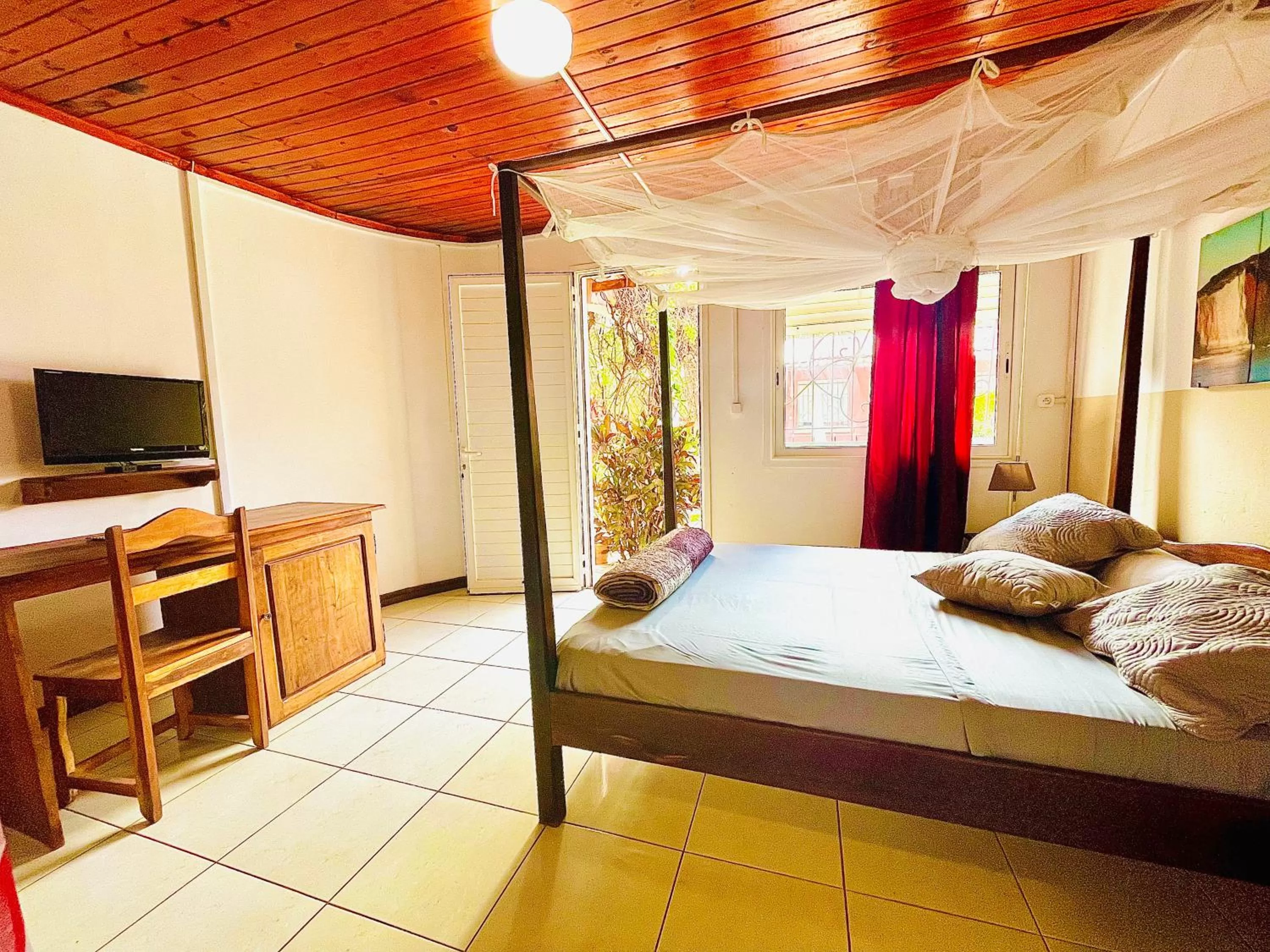 Bedroom, Bed in Régina Lodge Diégo Suarez Madagascar