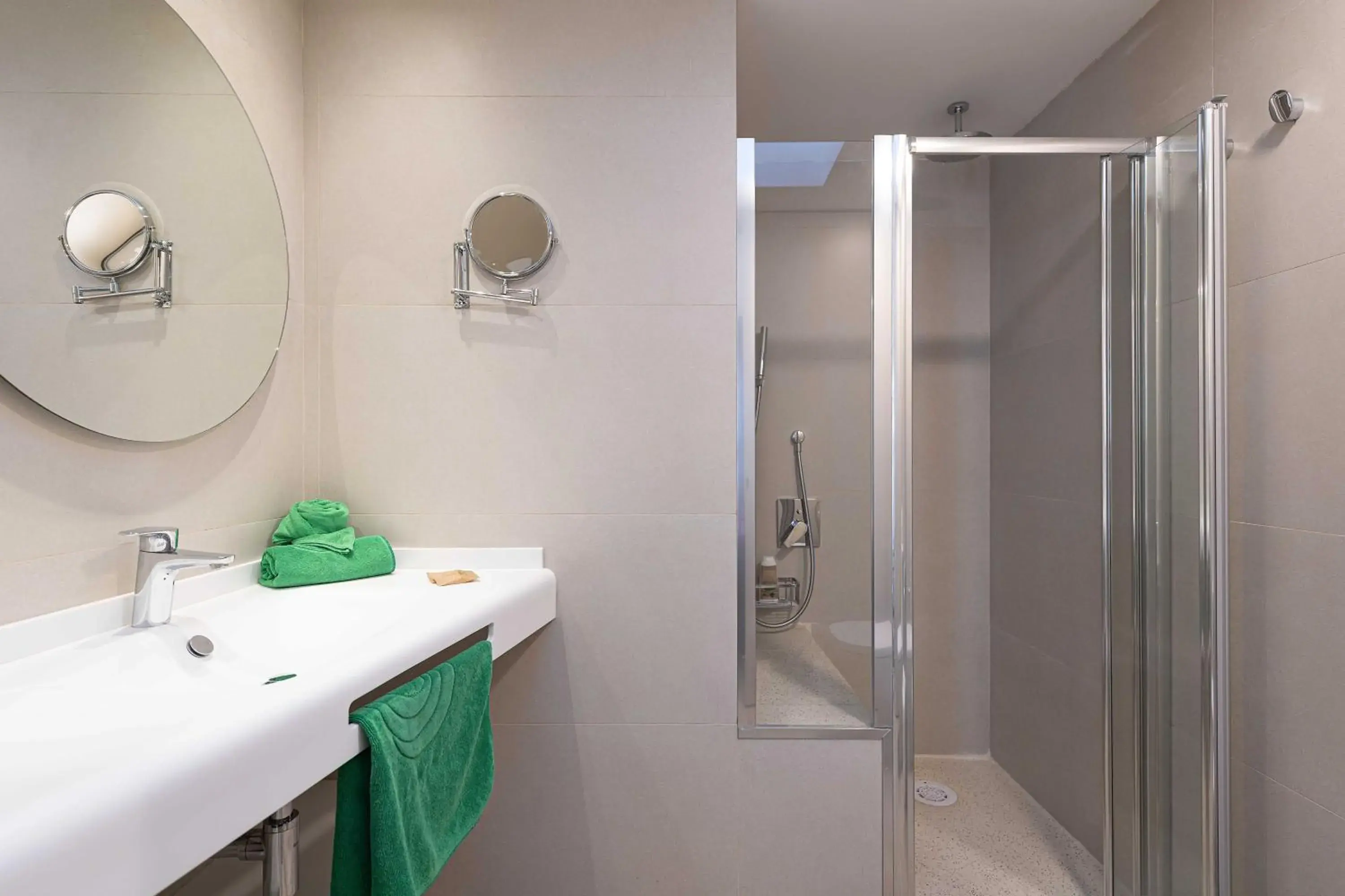 Shower, Bathroom in Bungalows Cordial Green Golf