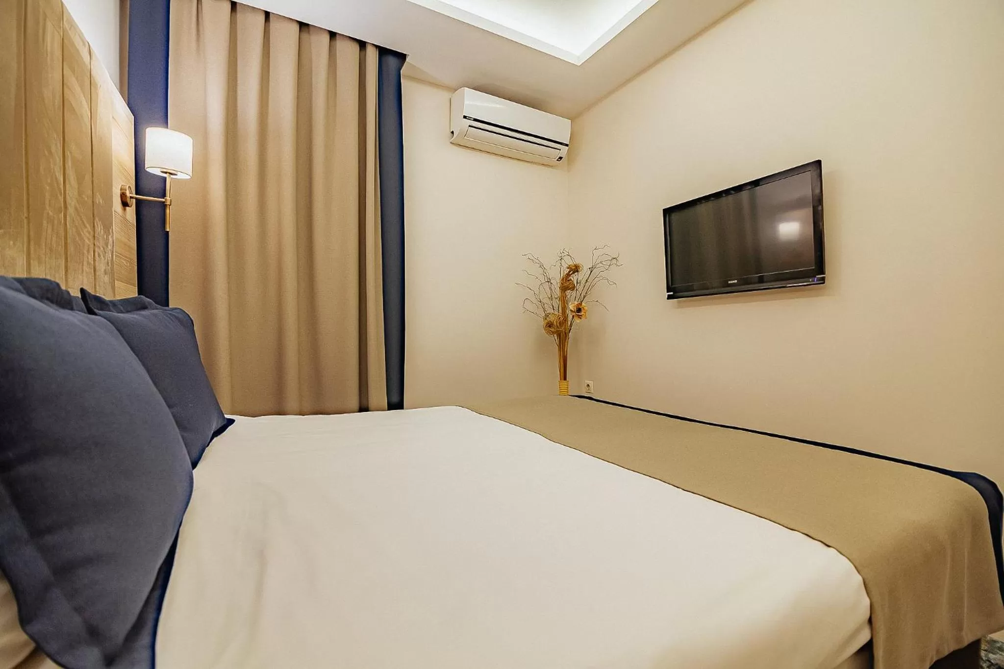 Bedroom, Bed in The Milltown Hotel