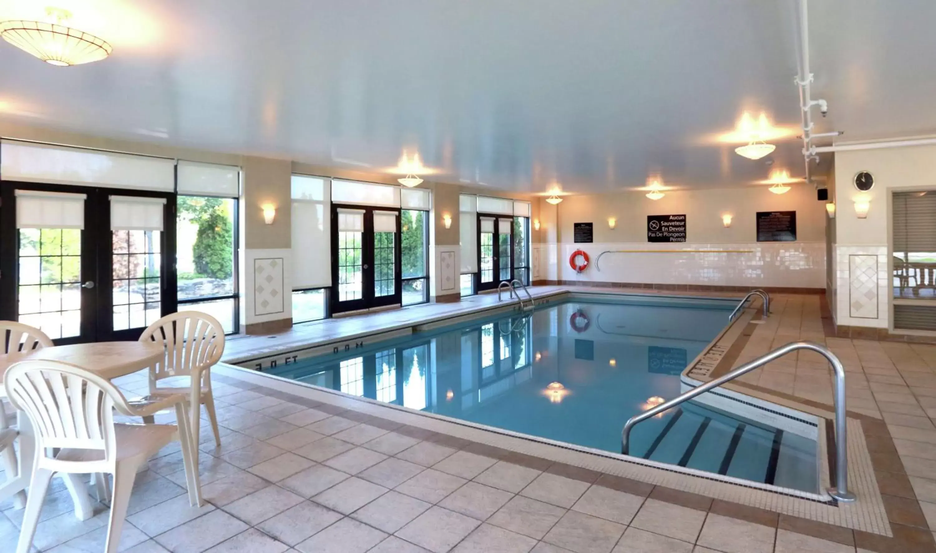 Pool view, Swimming Pool in Hampton Inn & Suites Laval