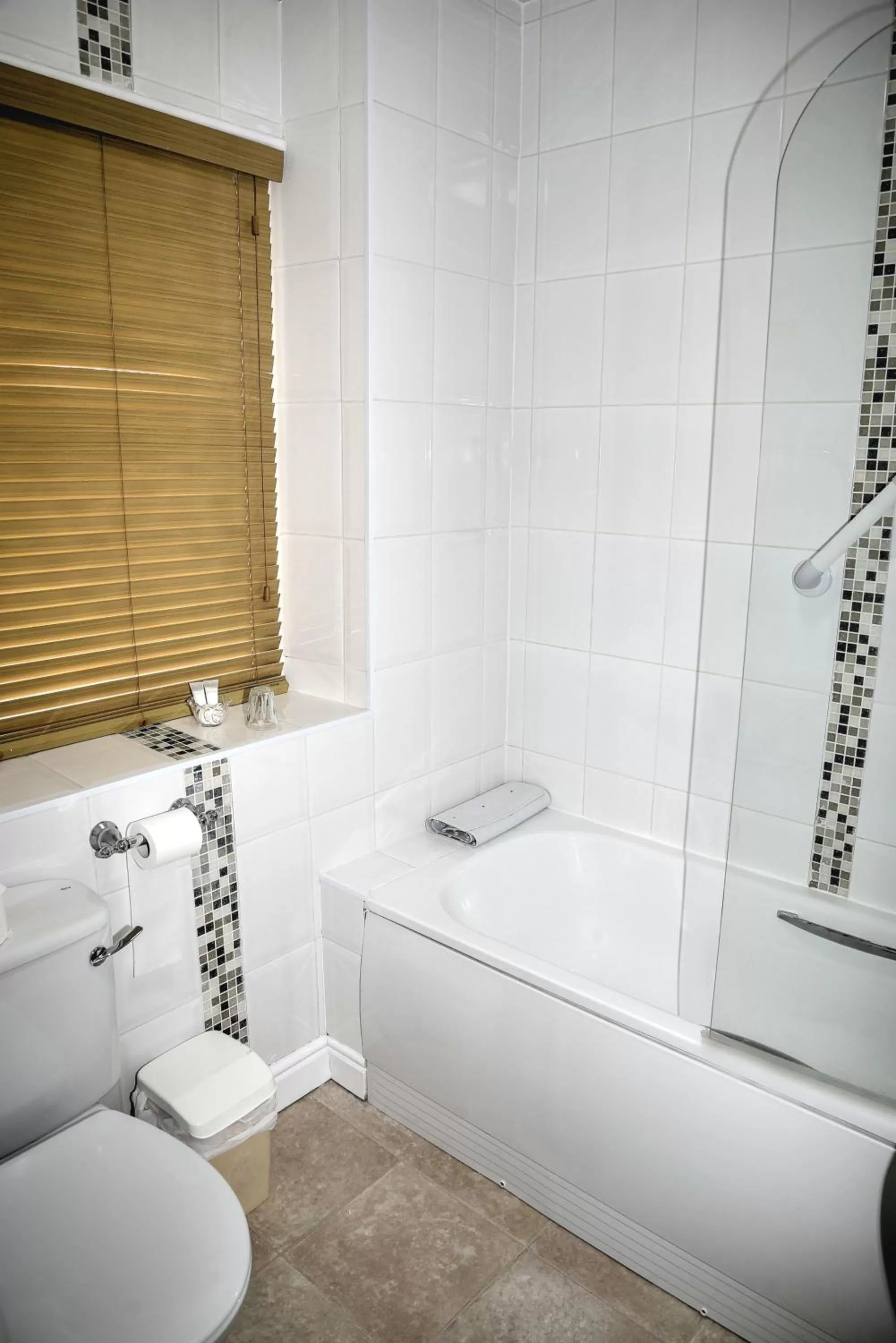 Bathroom in Lion Hotel & Studio Apartments
