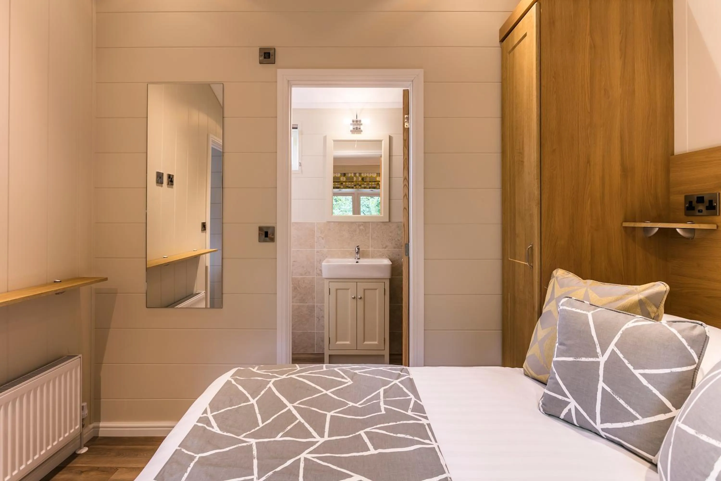 Bedroom, Bed in The Gamekeeper's Inn