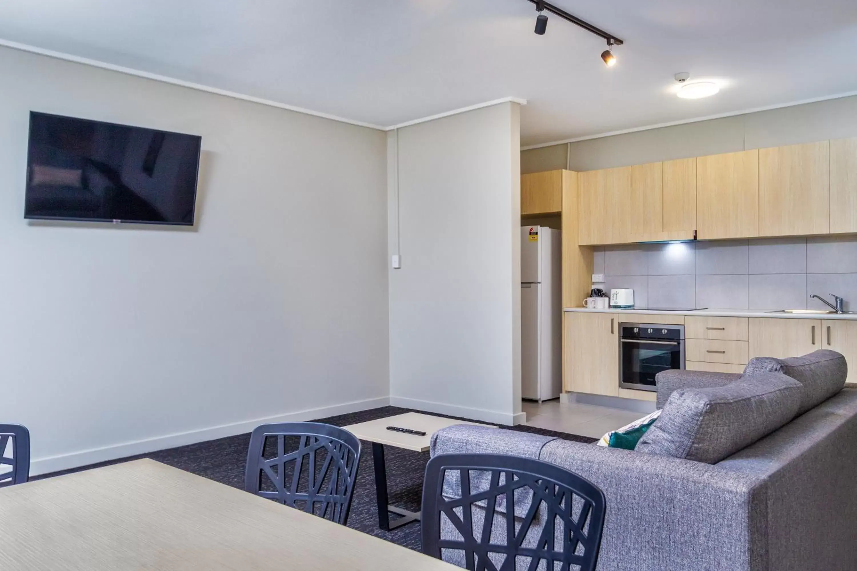 Kitchen or kitchenette, Seating Area in Nightcap at Springwood Hotel