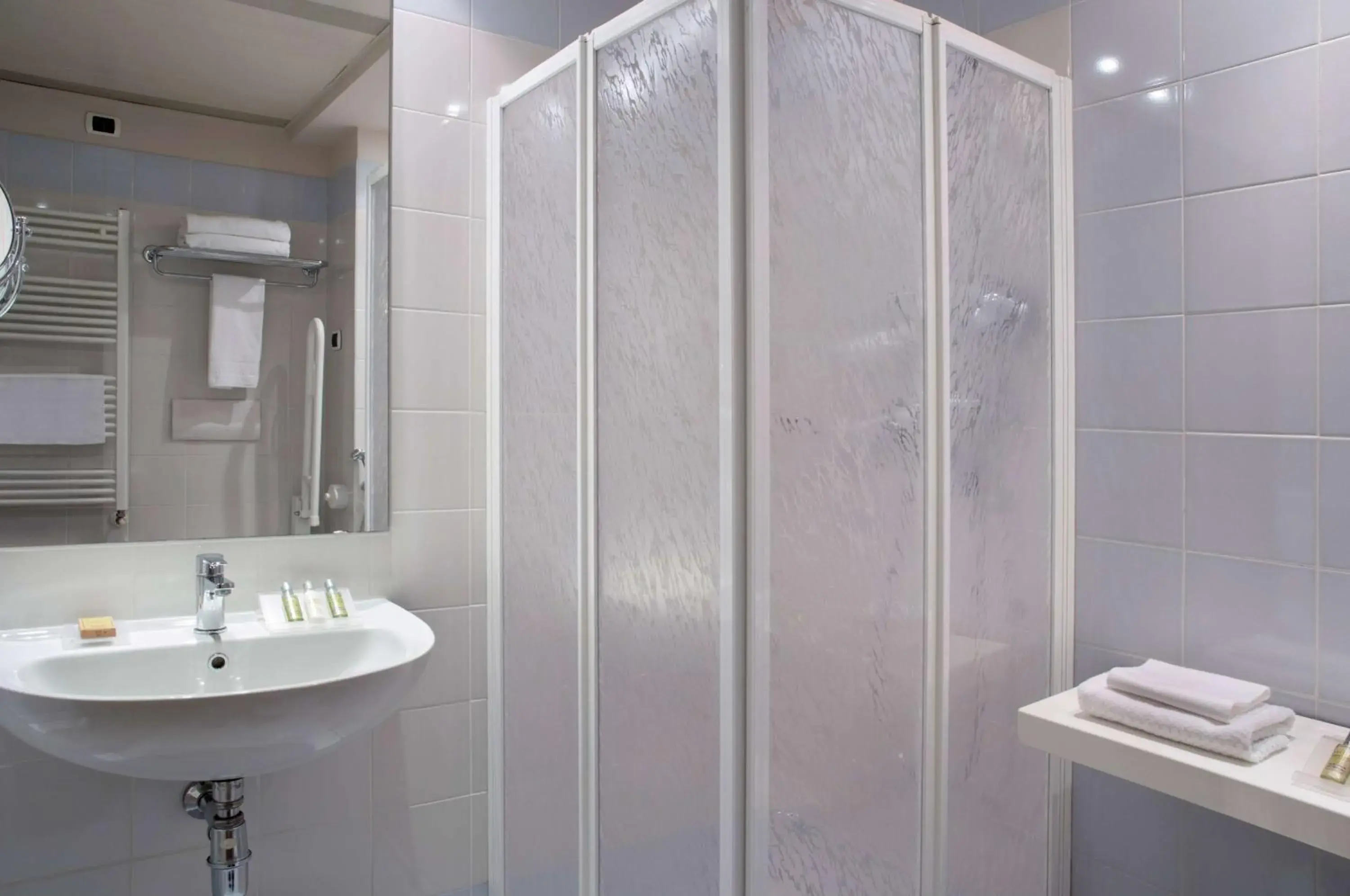 Shower, Bathroom in Dolce by Wyndham Milan Malpensa