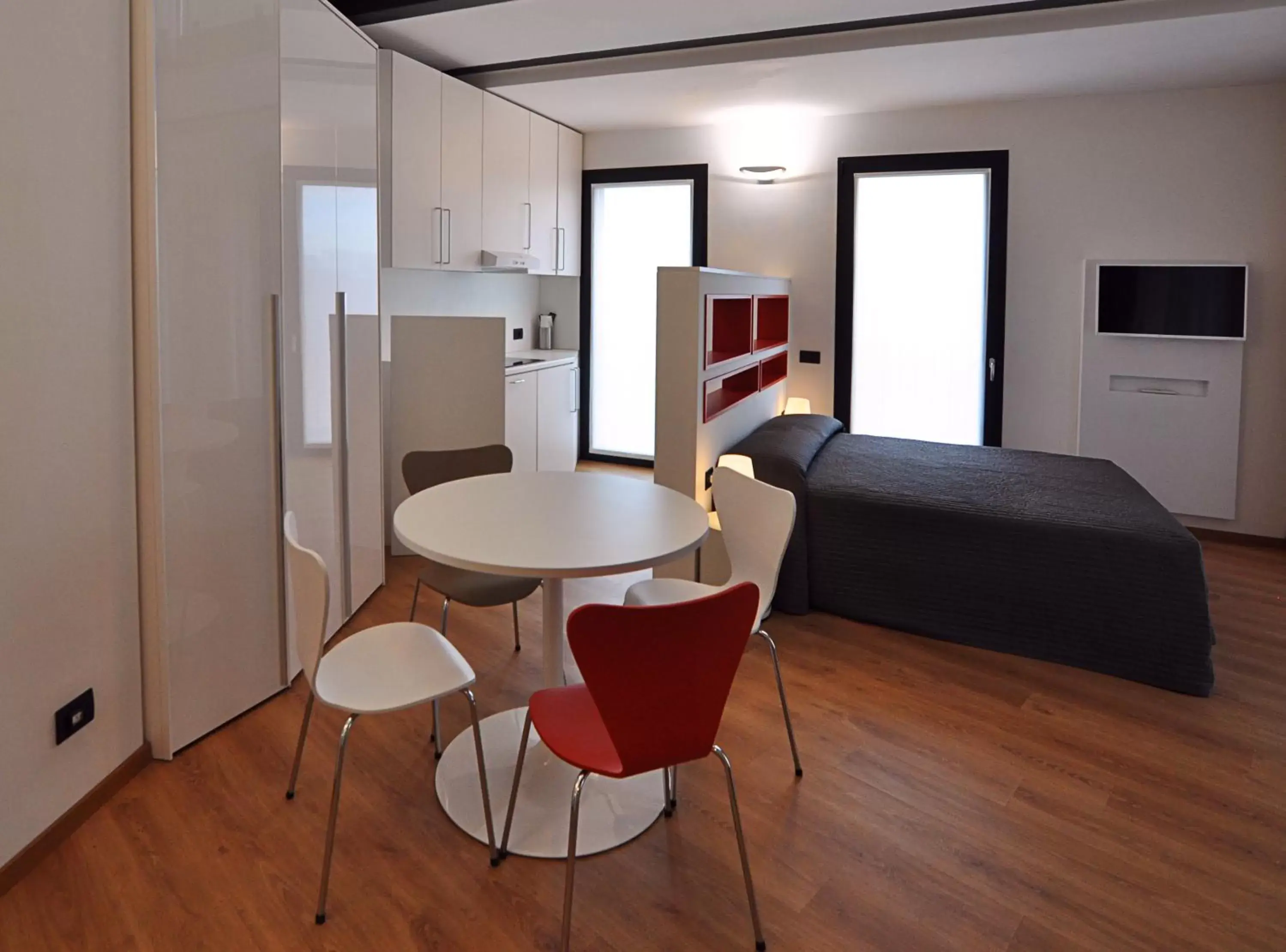 Kitchen or kitchenette, Dining Area in BB Hotels Aparthotel Isola