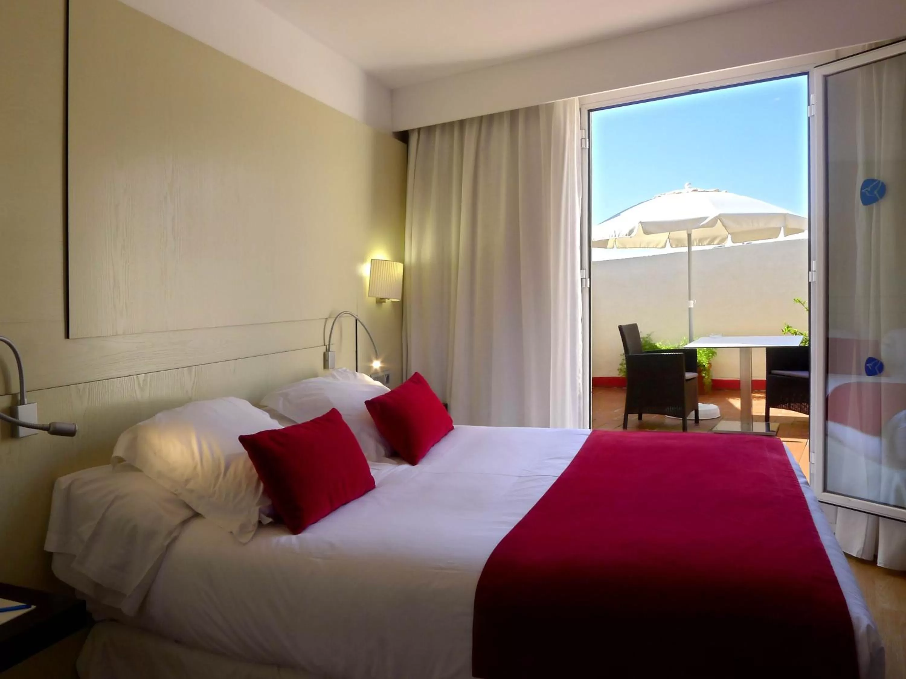 Bed in Grupotel Gravina