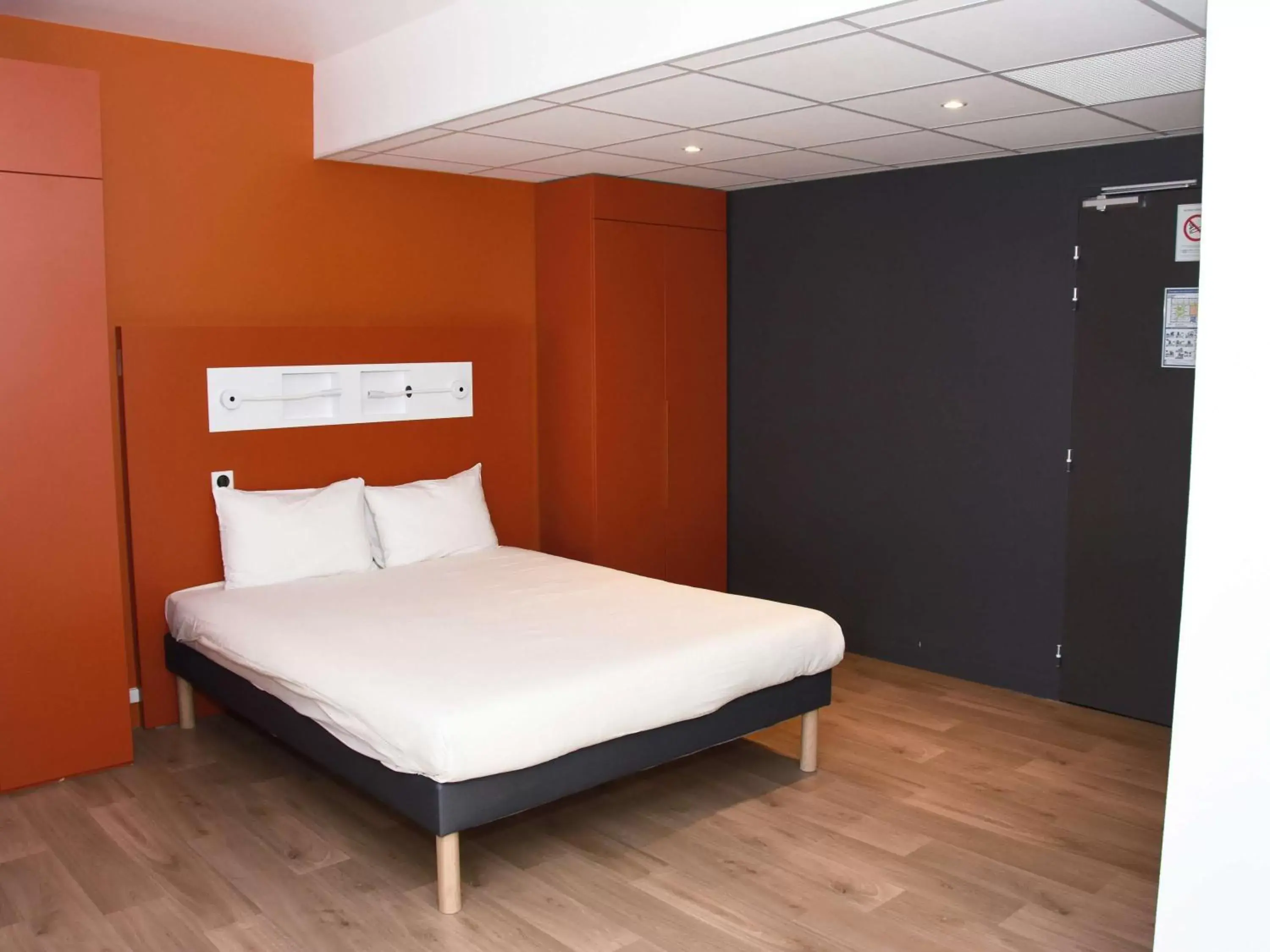 Photo of the whole room, Bed in ibis budget Langres