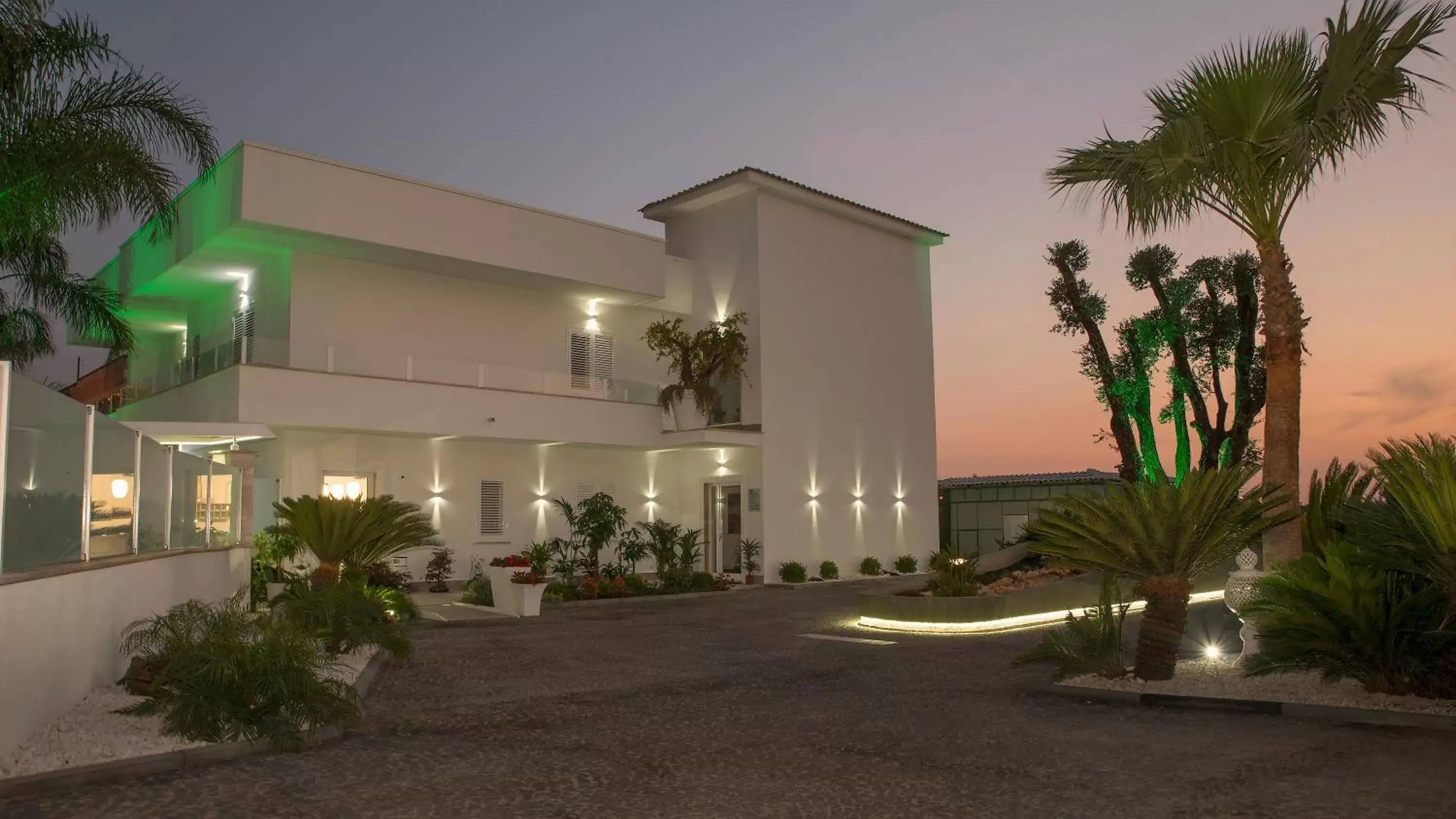 Facade/entrance, Garden in Hotel America