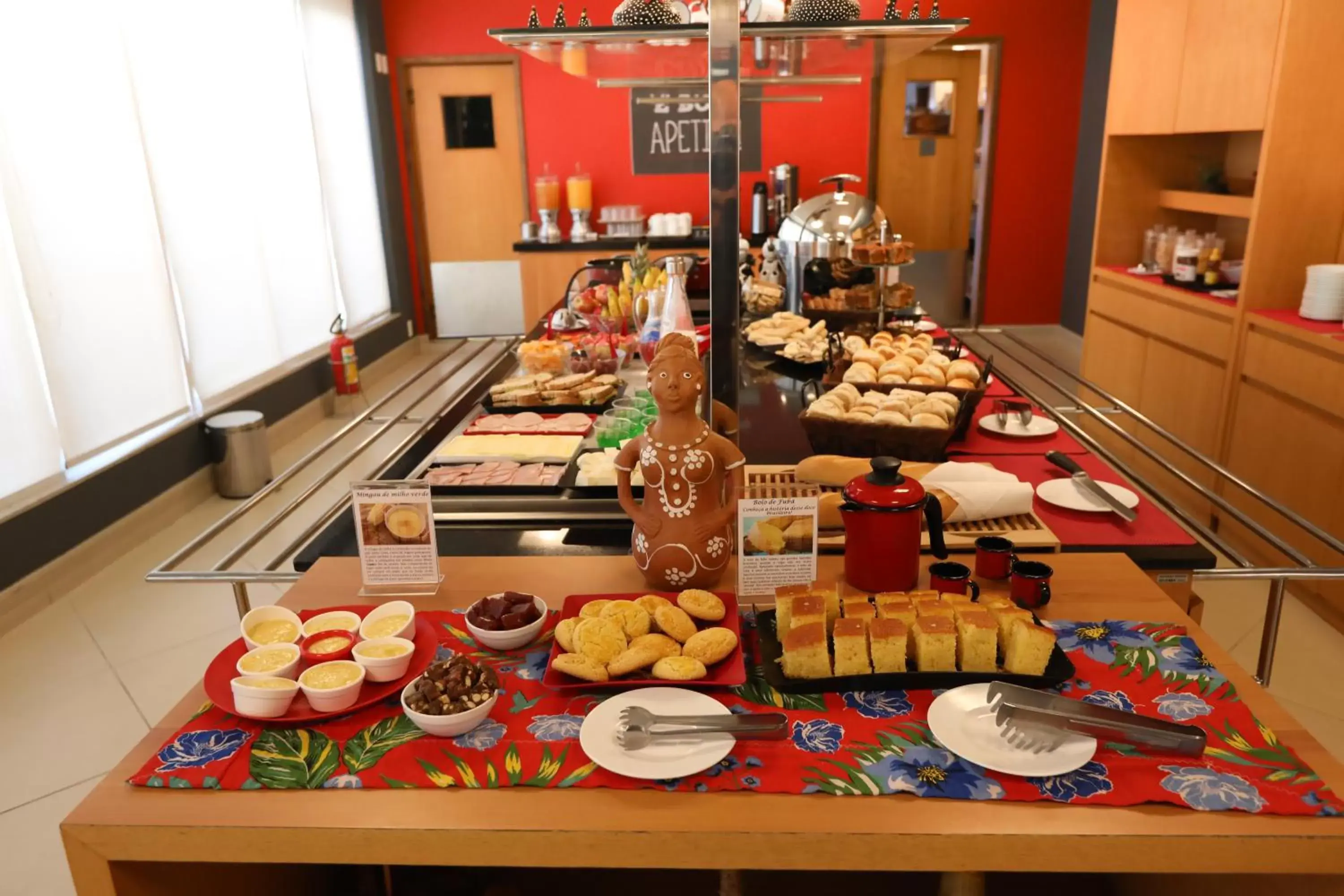 Buffet breakfast, Restaurant/Places to Eat in ibis Montes Claros Shopping