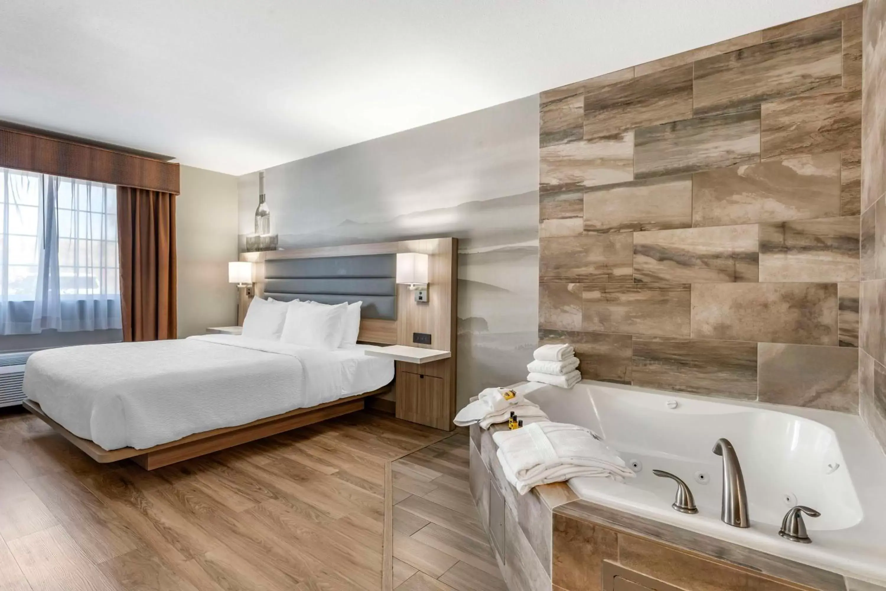 Bedroom, Bathroom in Best Western Plus Vineyard Inn