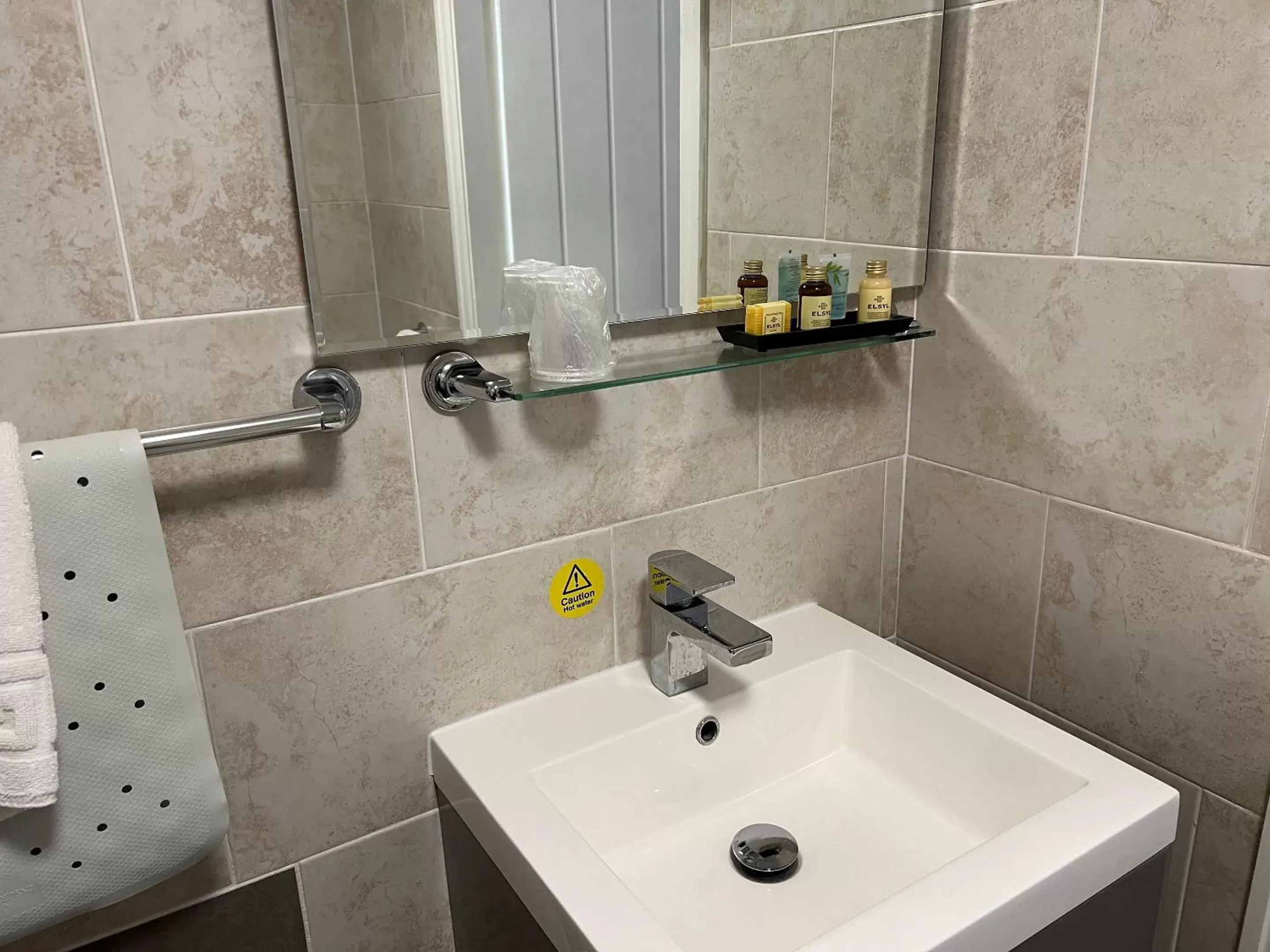 Bathroom in East Ayton Lodge Hotel
