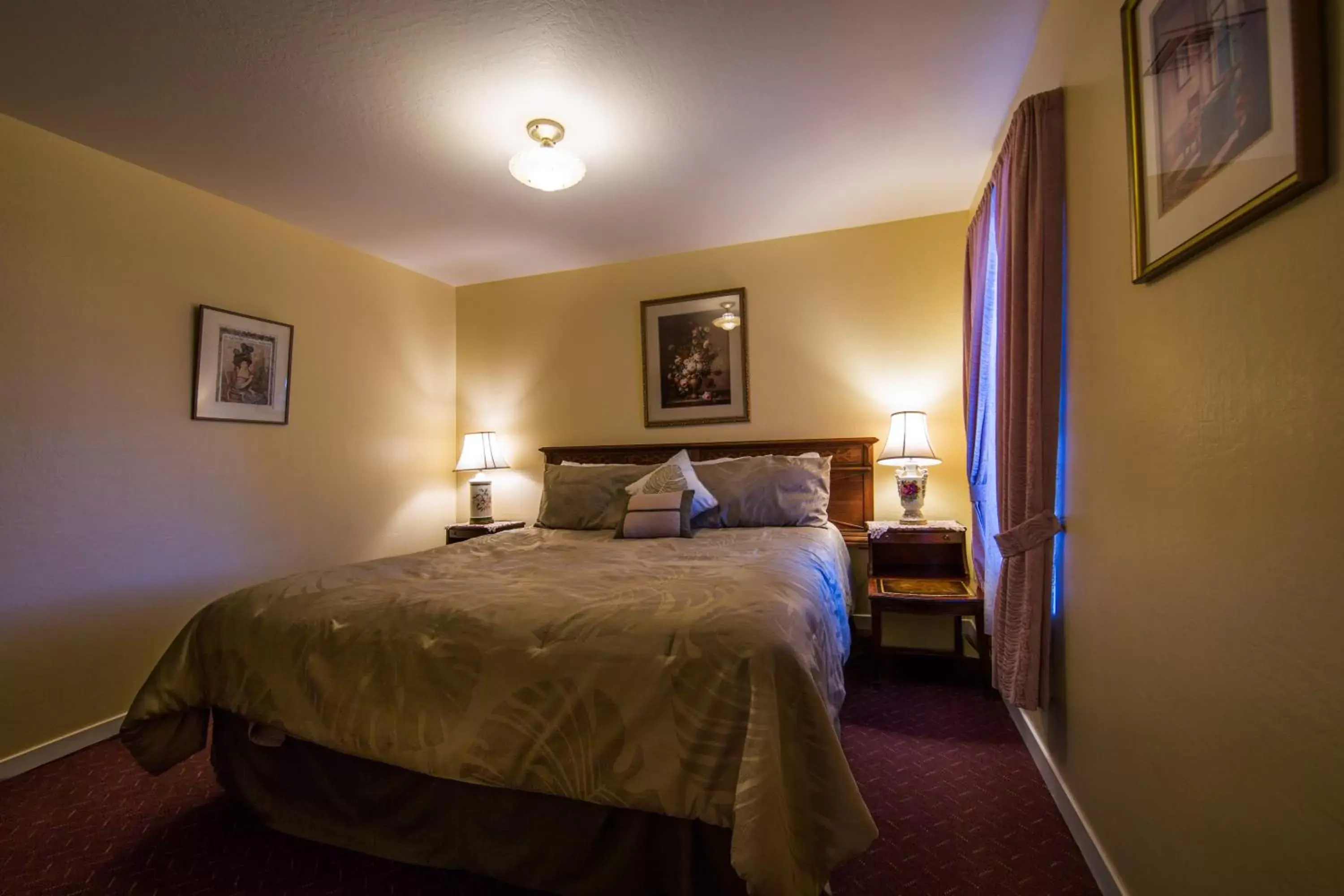 Bedroom, Room Photo in Historic Cary House Hotel