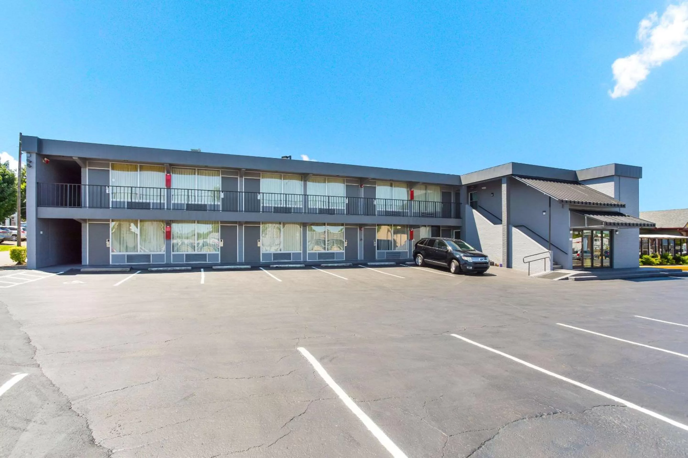 Property building in Econo Lodge Gallatin - Metro Nashville
