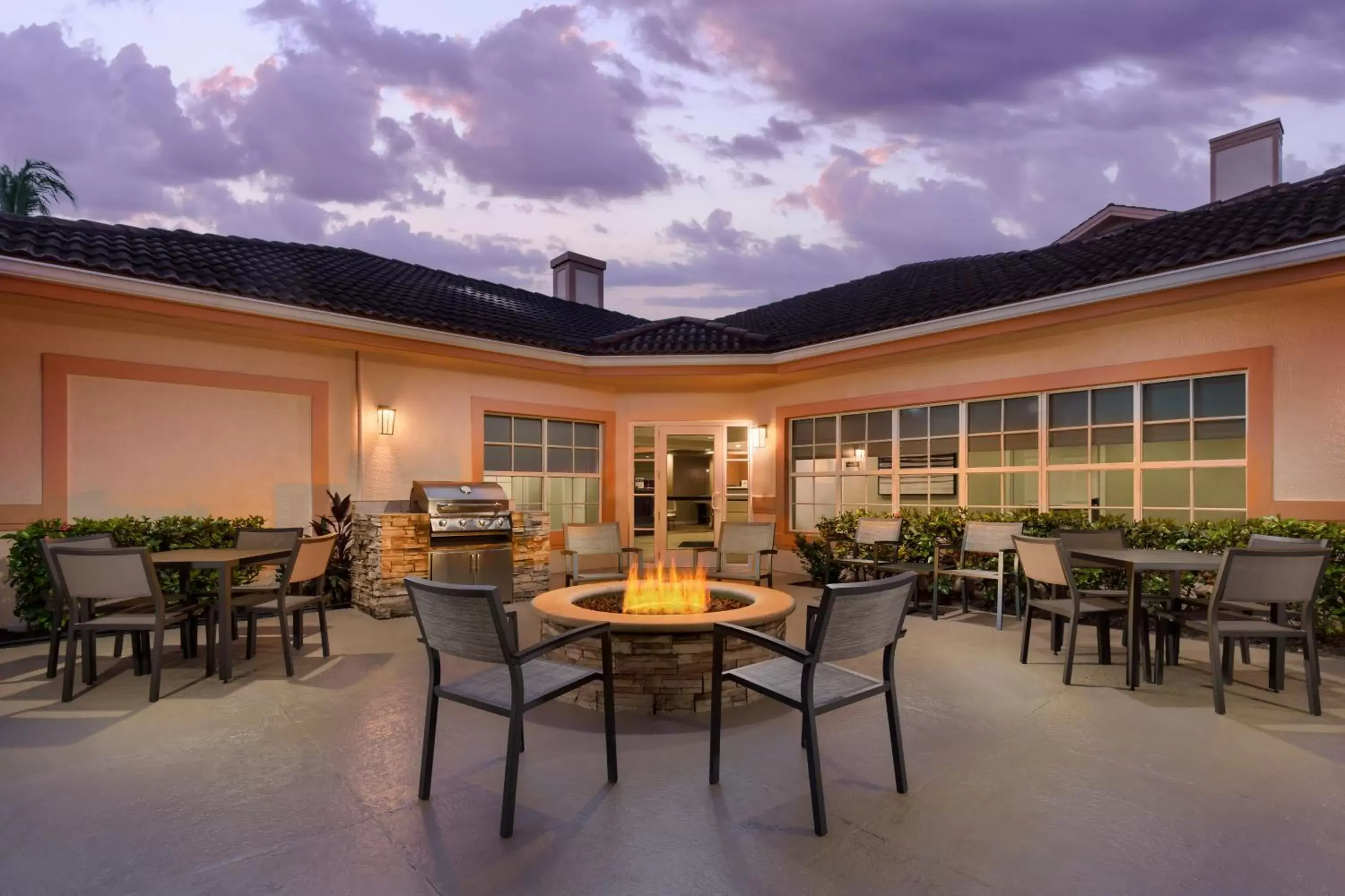 BBQ facilities, Restaurant/Places to Eat in Residence Inn West Palm Beach