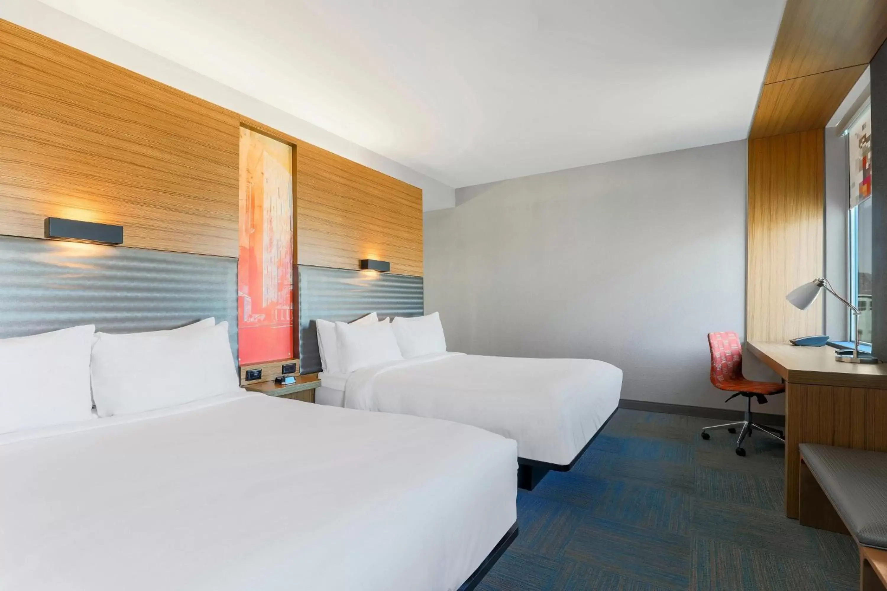 Photo of the whole room, Bed in Aloft Phoenix Airport