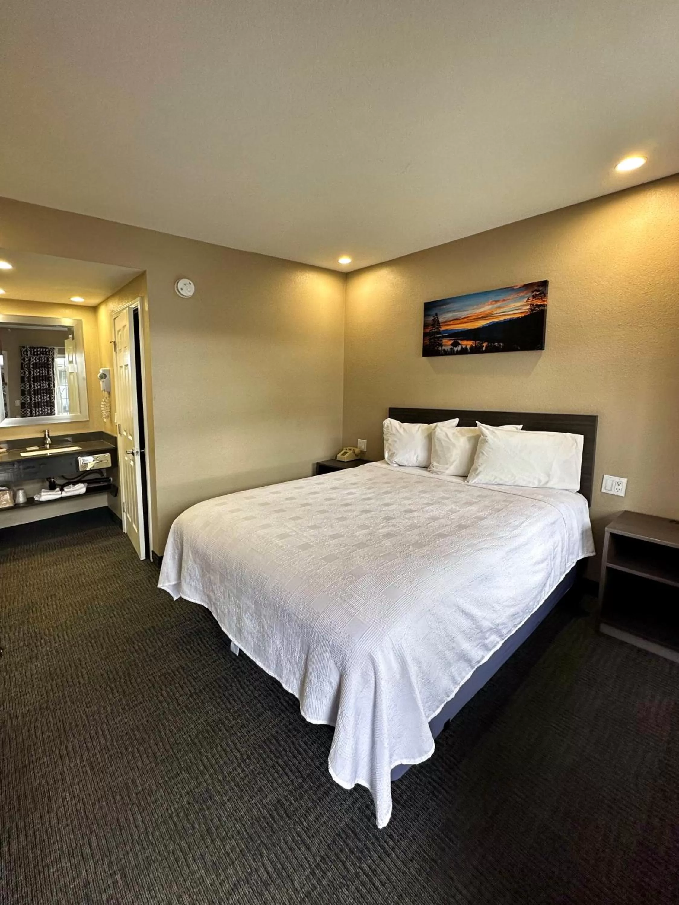 Bed in Black Jack Inn