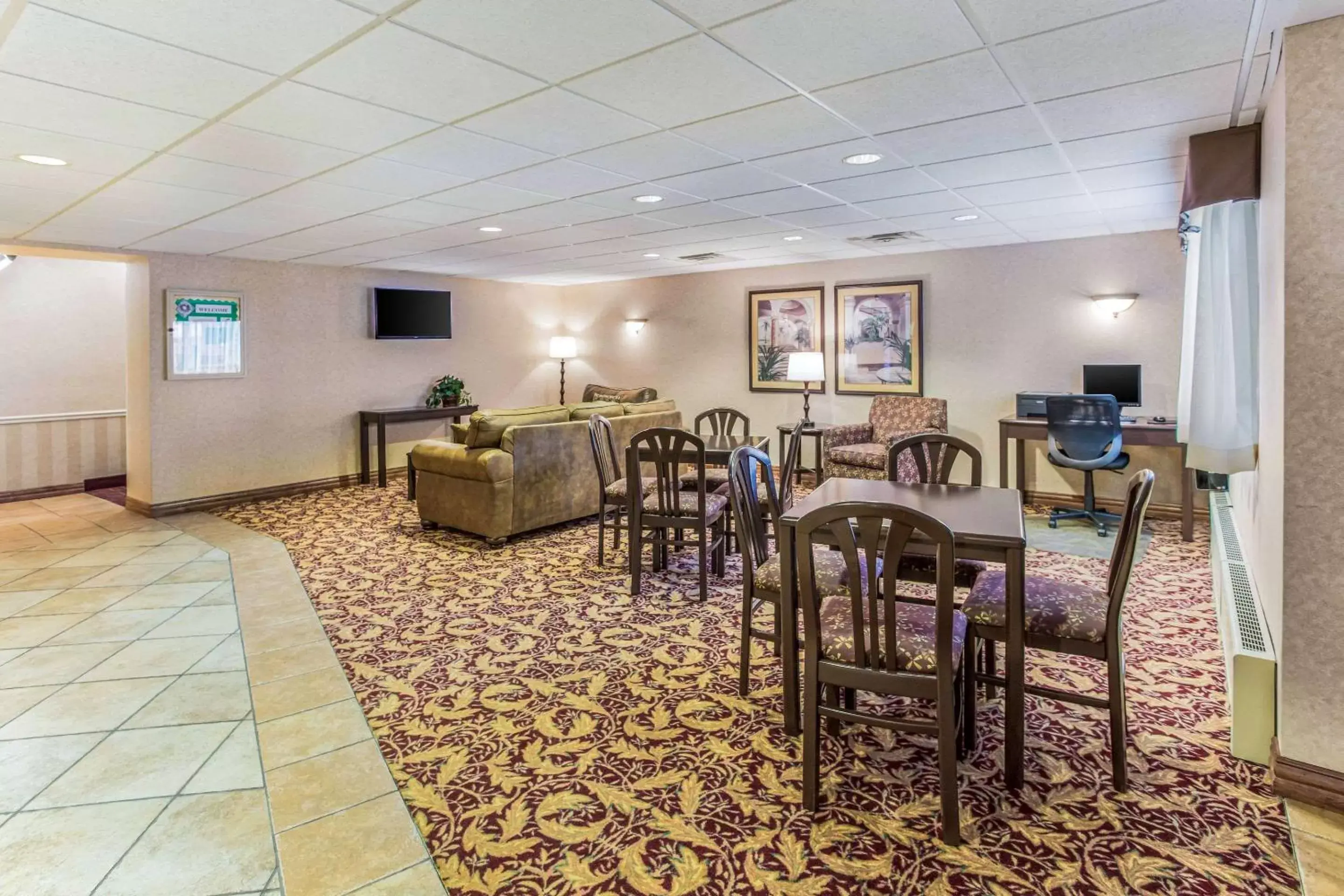 Lobby or reception, Restaurant/Places to Eat in Quality Inn & Suites Downtown