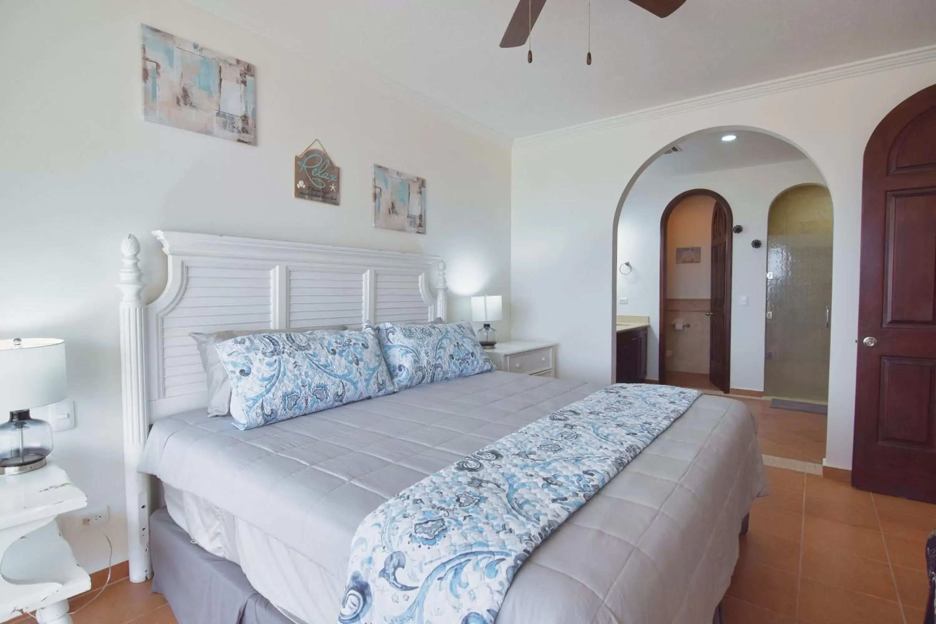 Bed in Casa Blanca Golf Villas